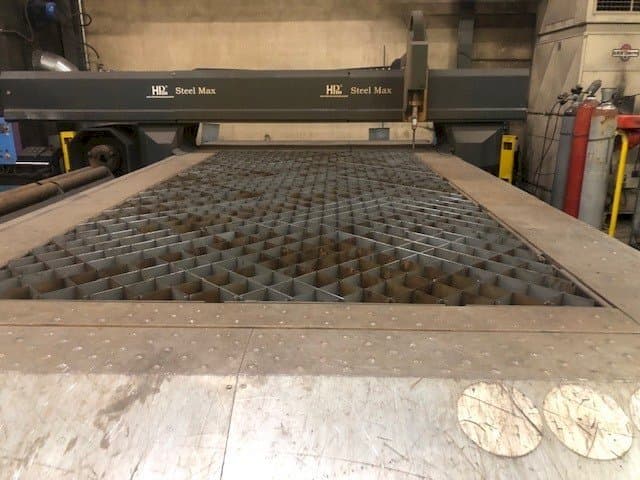 Widok z przodu maszyny Hypertherm HPm Steel Max HPR130