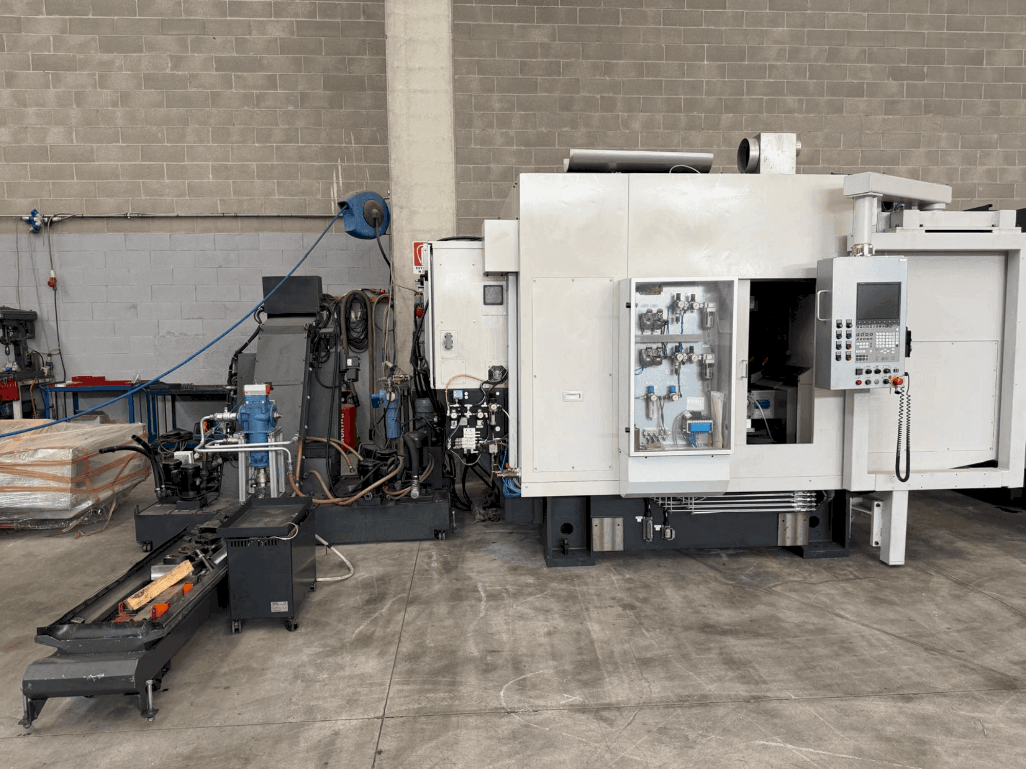 Widok z przodu maszyny Brother TC-32BN QT