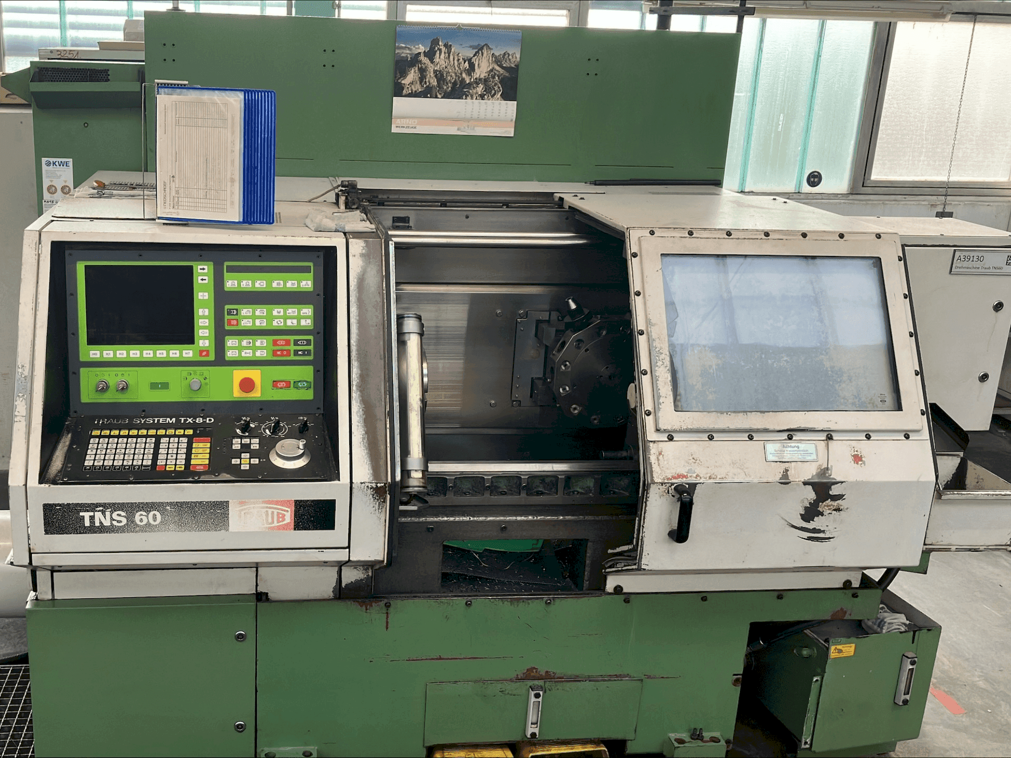 Widok z przodu maszyny TRAUB TNS 60