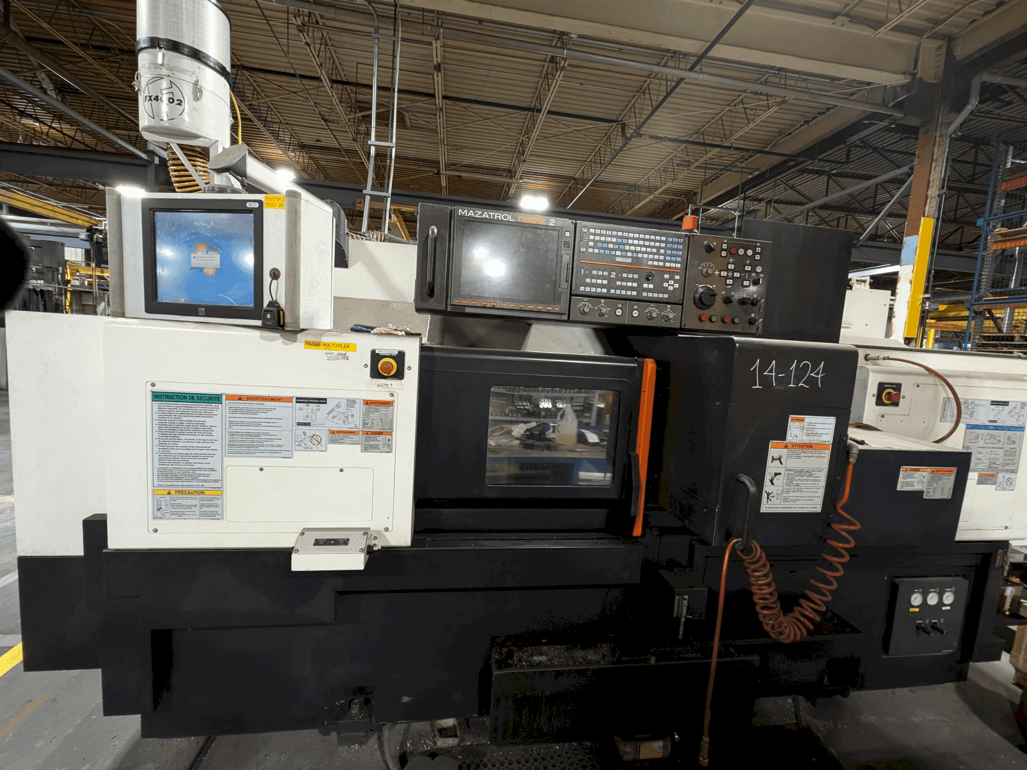 Widok z przodu maszyny Mazak Multiplex 6300-II Y