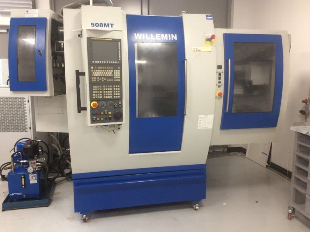 Widok z przodu maszyny Willemin W 508MT