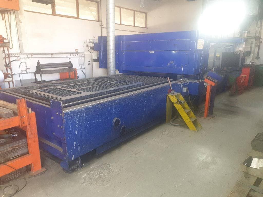 Widok z przodu maszyny Bystronic ByStar 3015
