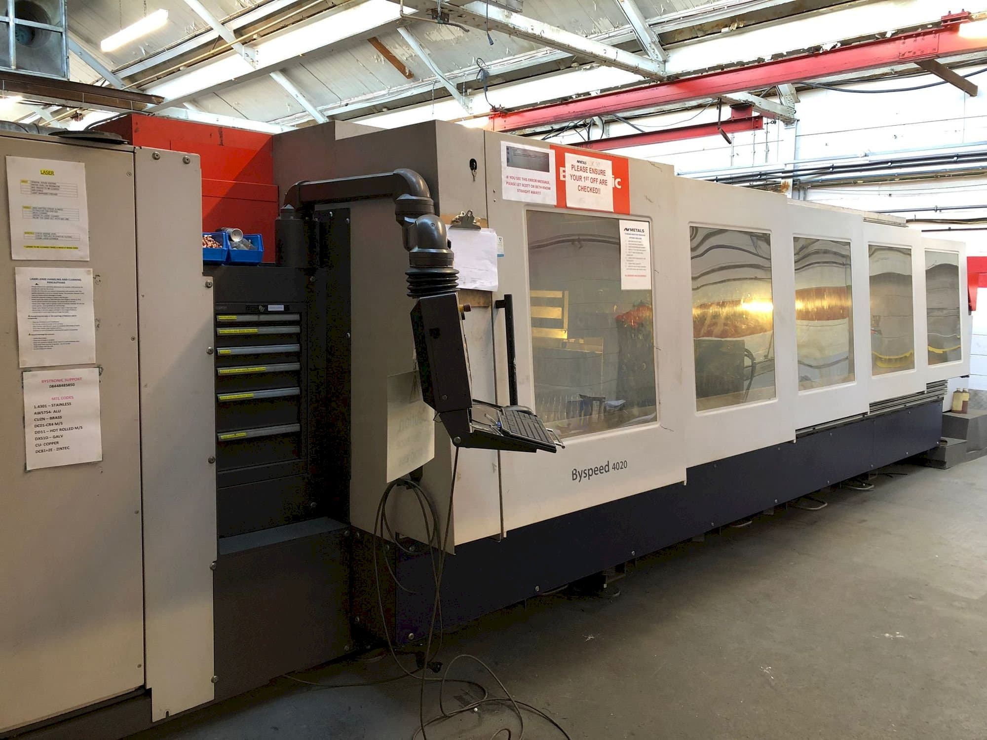 Widok z przodu maszyny Bystronic BySpeed 4020