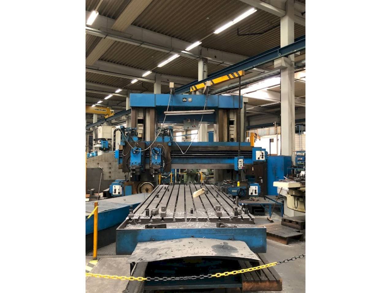 Widok z przodu maszyny SHV FELD12 Q251