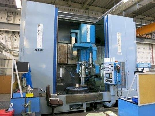 Widok z przodu maszyny PIETRO CARNAGHI ATF 8 SH