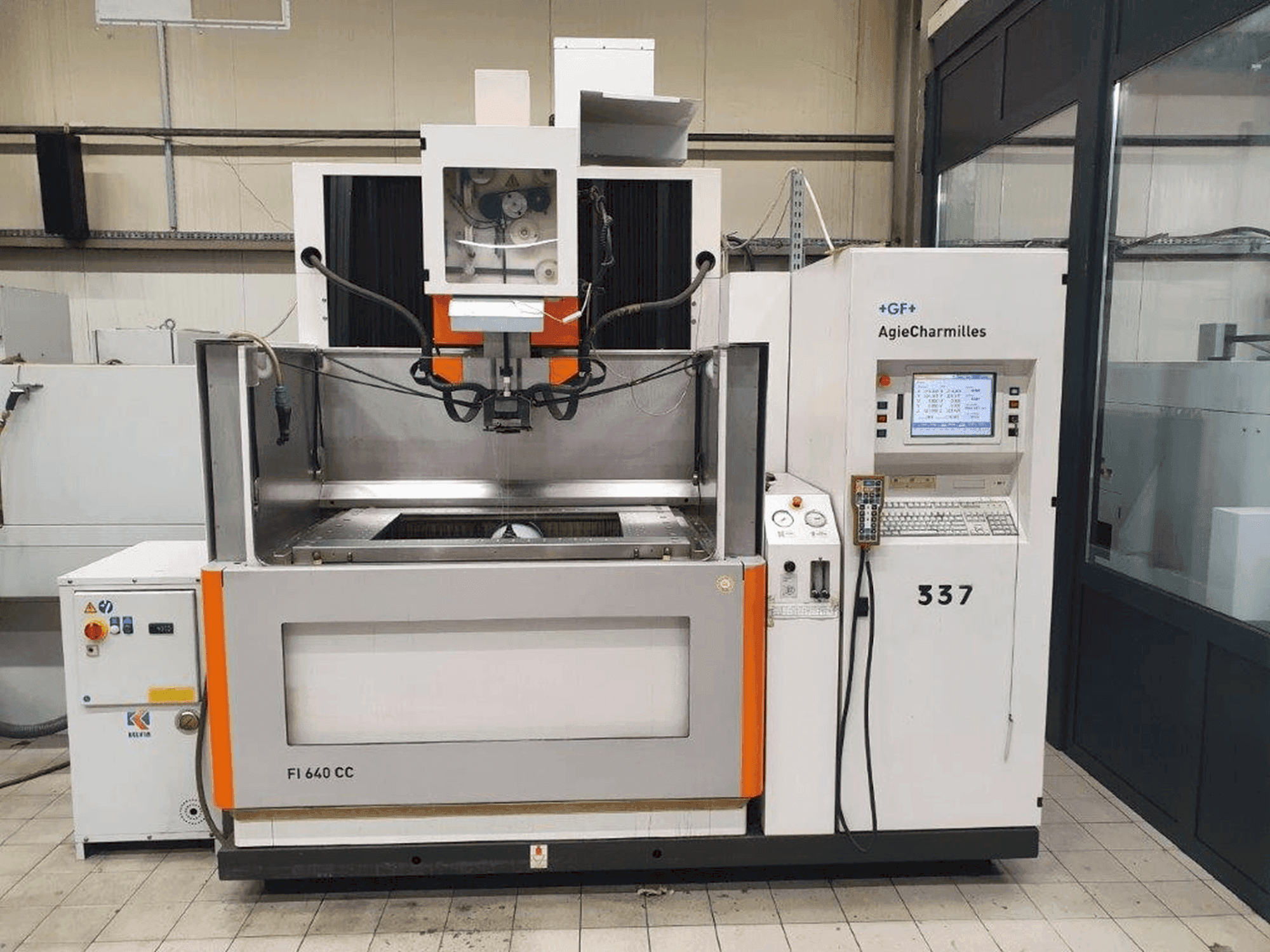 Widok z przodu maszyny AgieCharmilles FI 640 CC