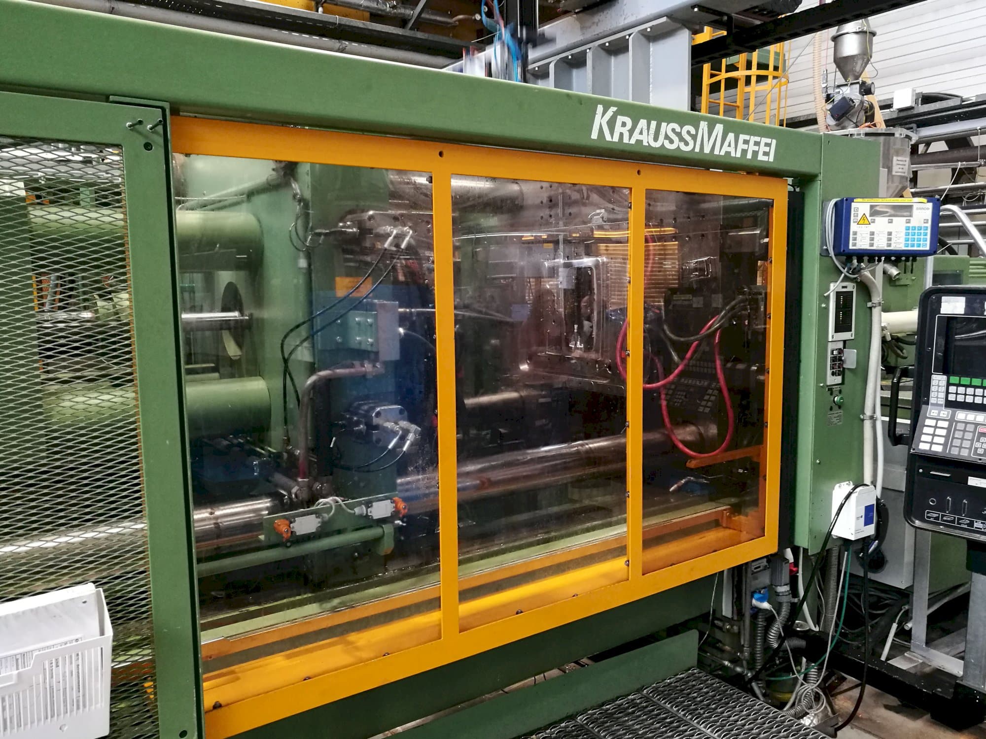 Widok z lewej maszyny Krauss Maffei 650-2300 B2