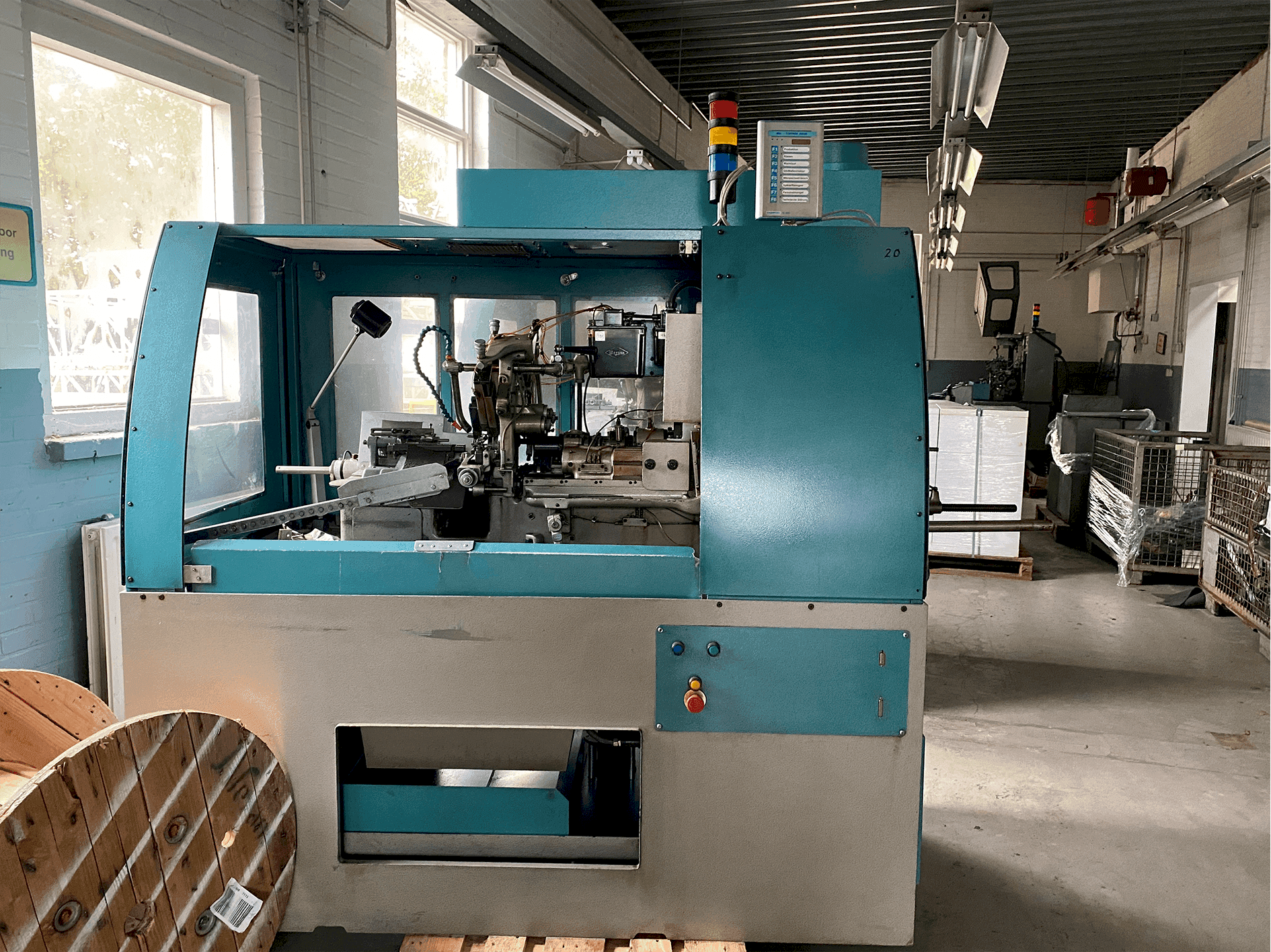 Widok z przodu maszyny Tornos-Bechler NAT-125 vario