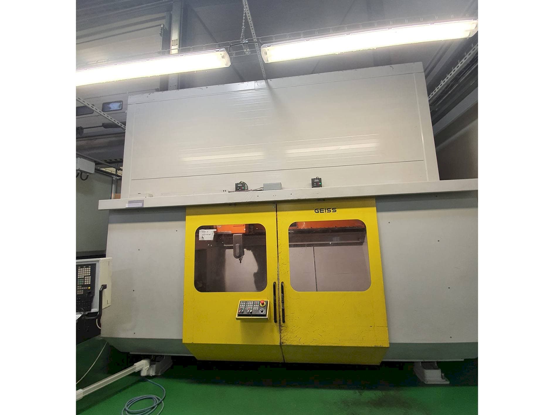 Widok z przodu maszyny GEISS FZ 2000x1000 ECO