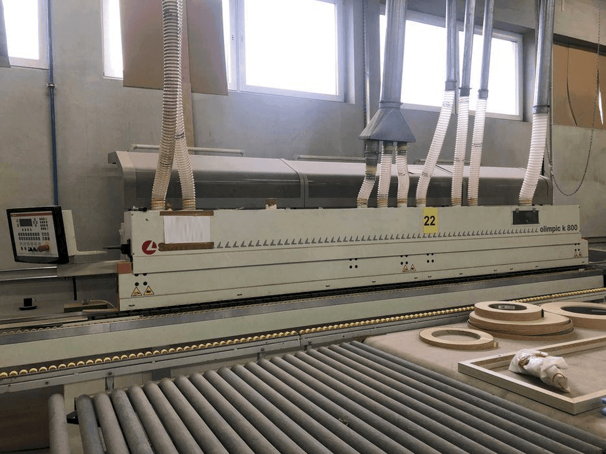 Widok z przodu maszyny SCM Olimpic K800