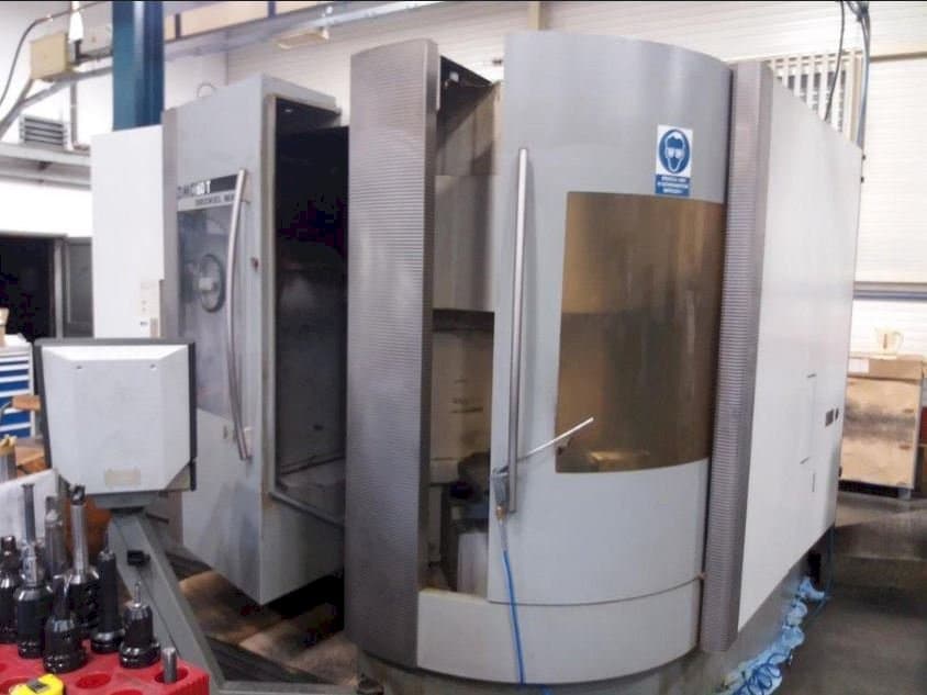 Widok z przodu maszyny DECKEL MAHO DMC 60T