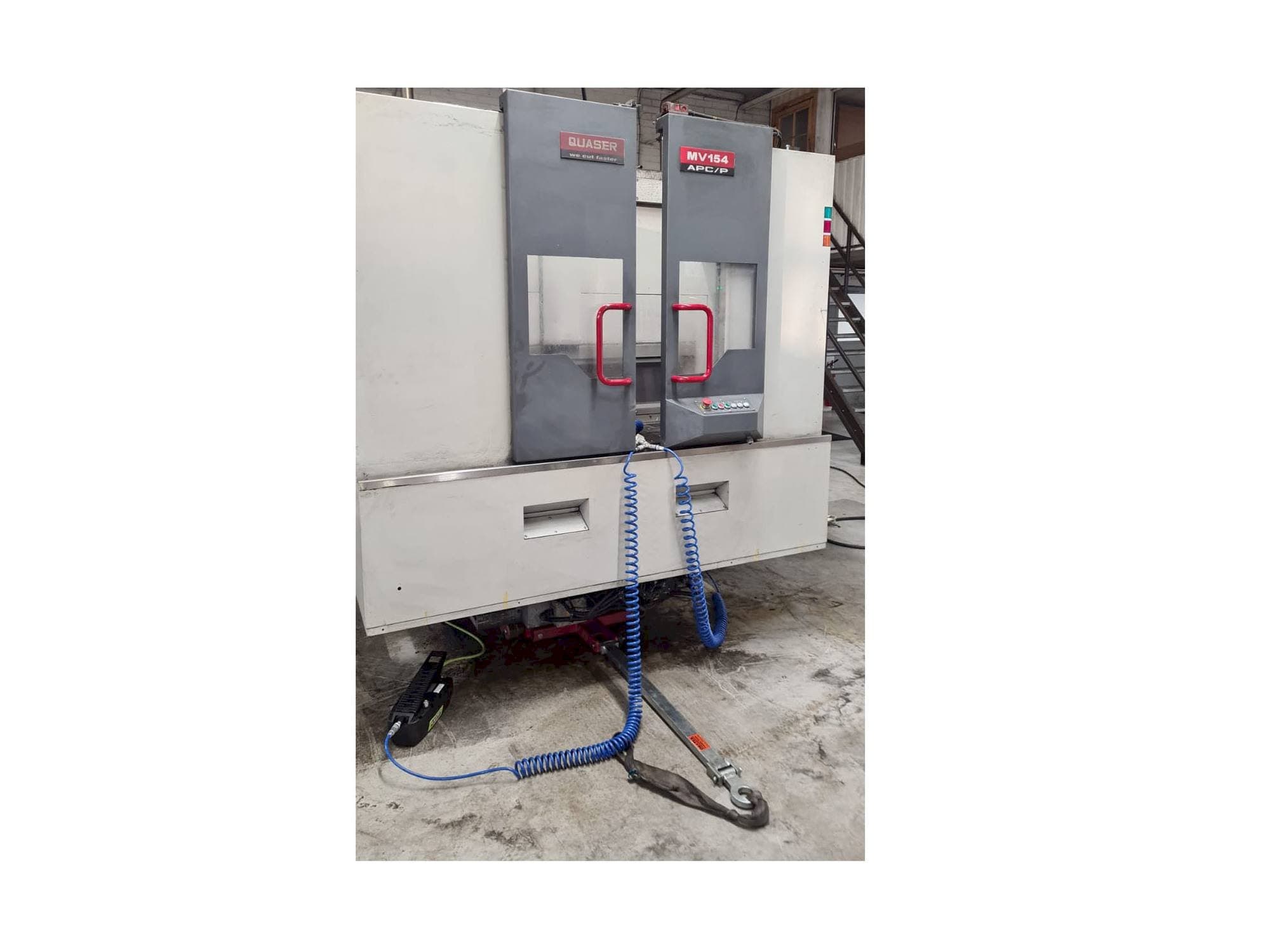 Widok z przodu maszyny Quaser MV154APC/P12