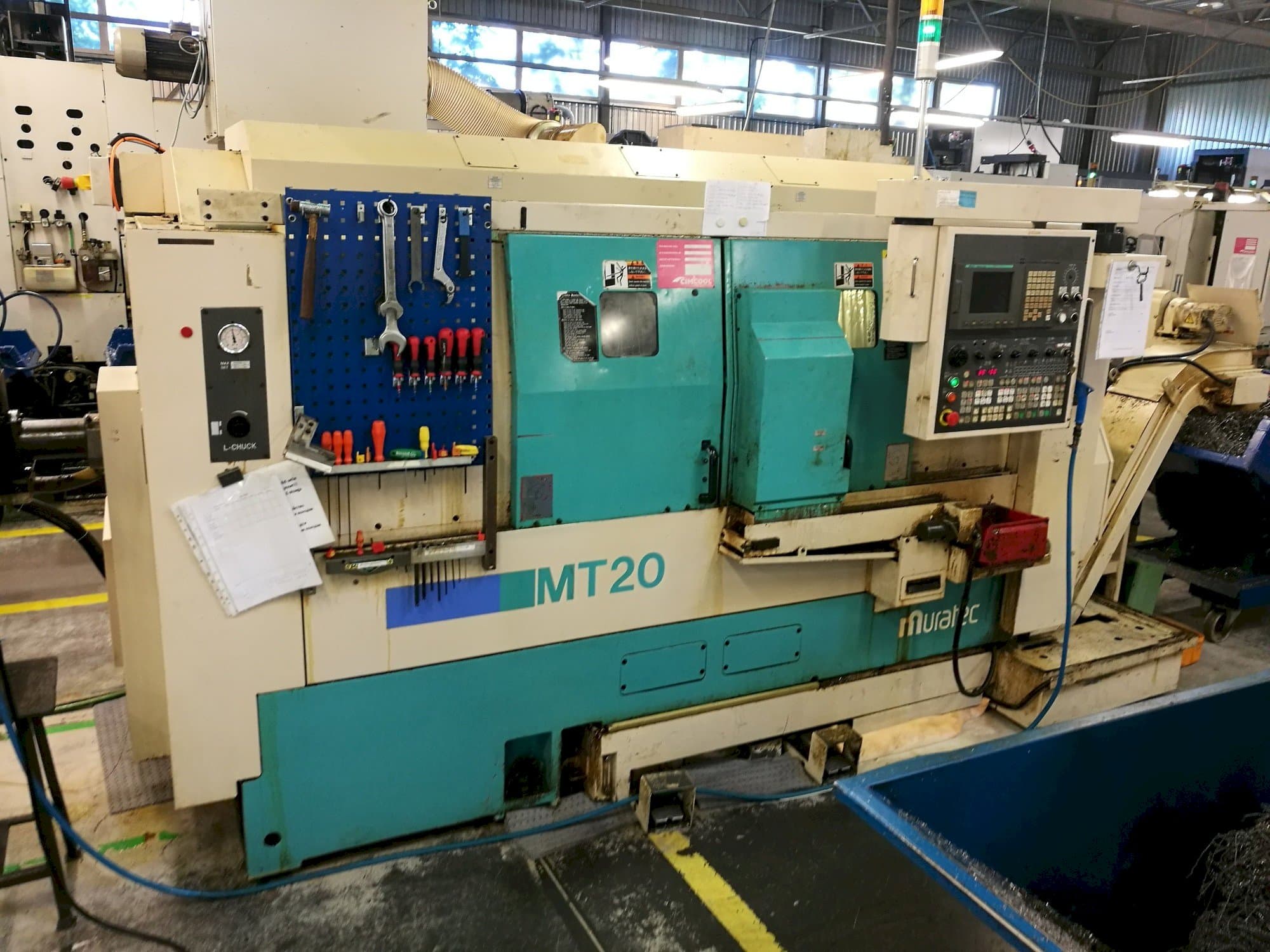 Widok z przodu maszyny Muratec MT20