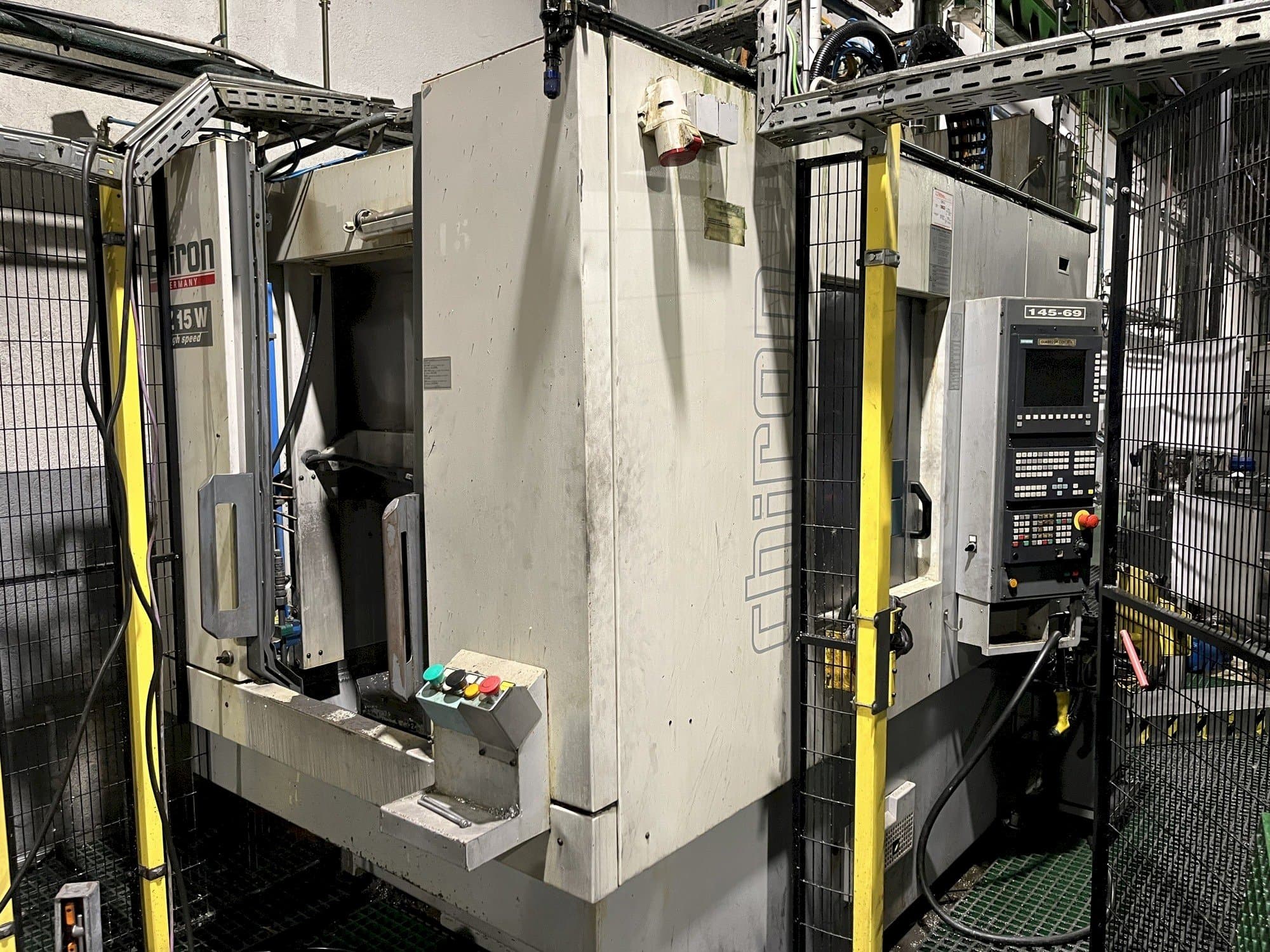 Widok z przodu maszyny CHIRON FZ15W