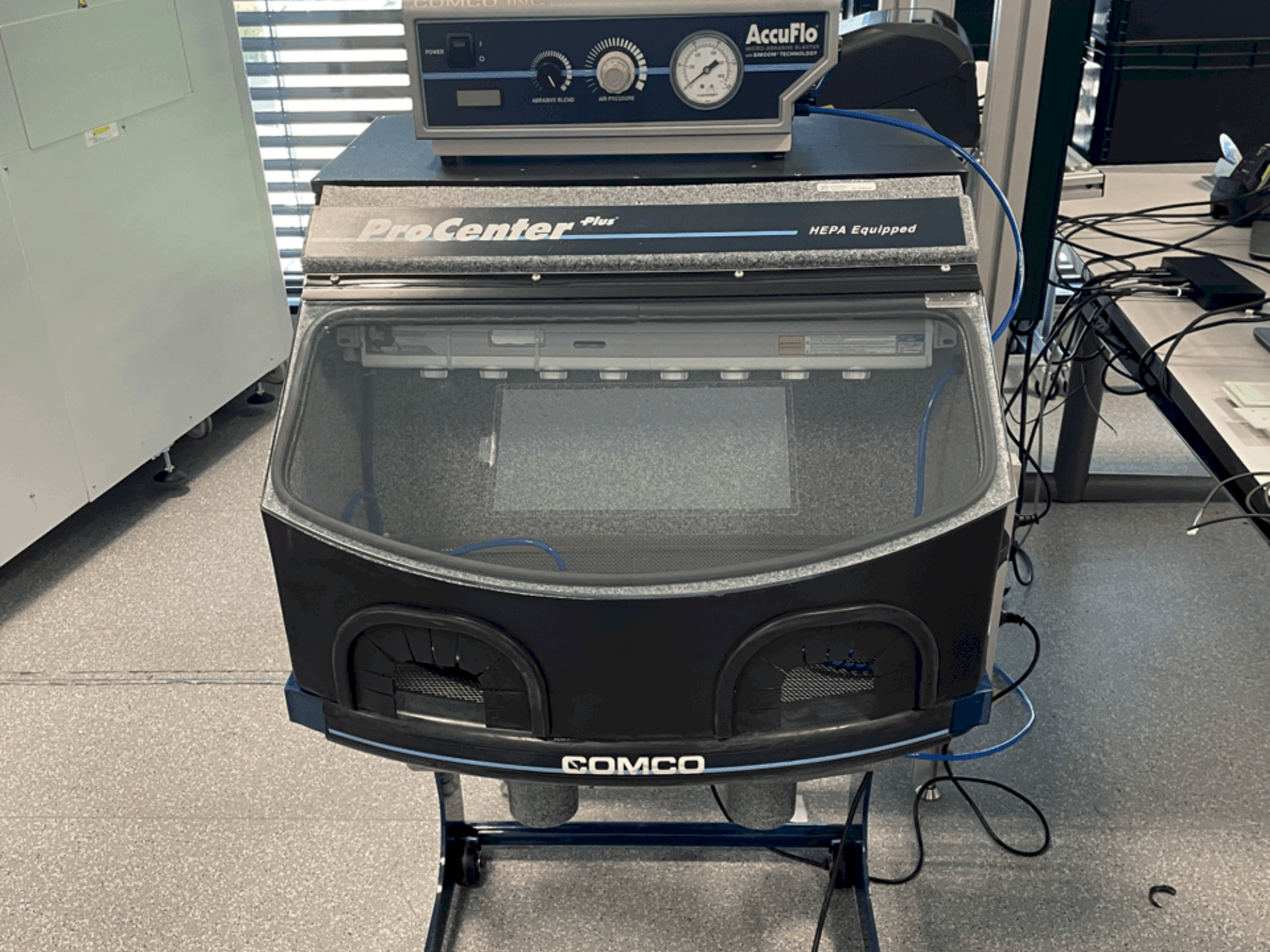 Widok z przodu maszyny COMCO CTR201-2