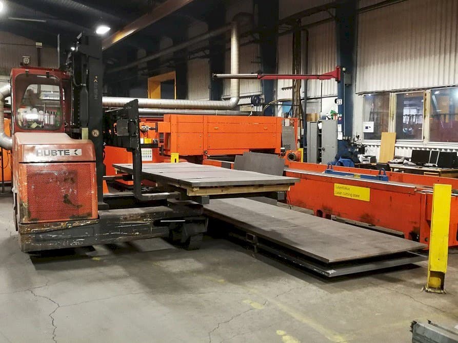 Widok z przodu maszyny Bystronic ByStar 3015