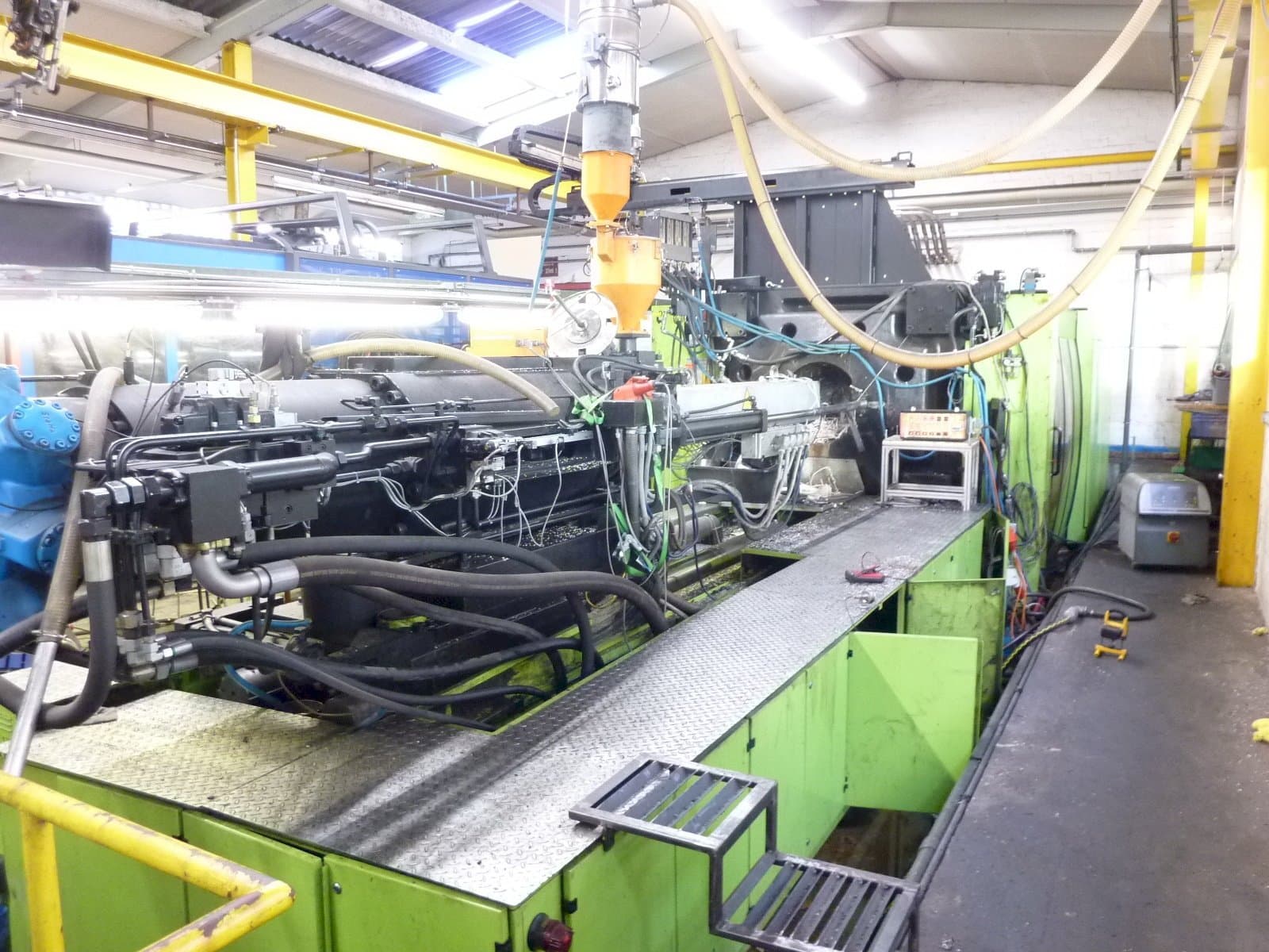 Widok lewej strony maszyny ENGEL ES 10000/1300 DK