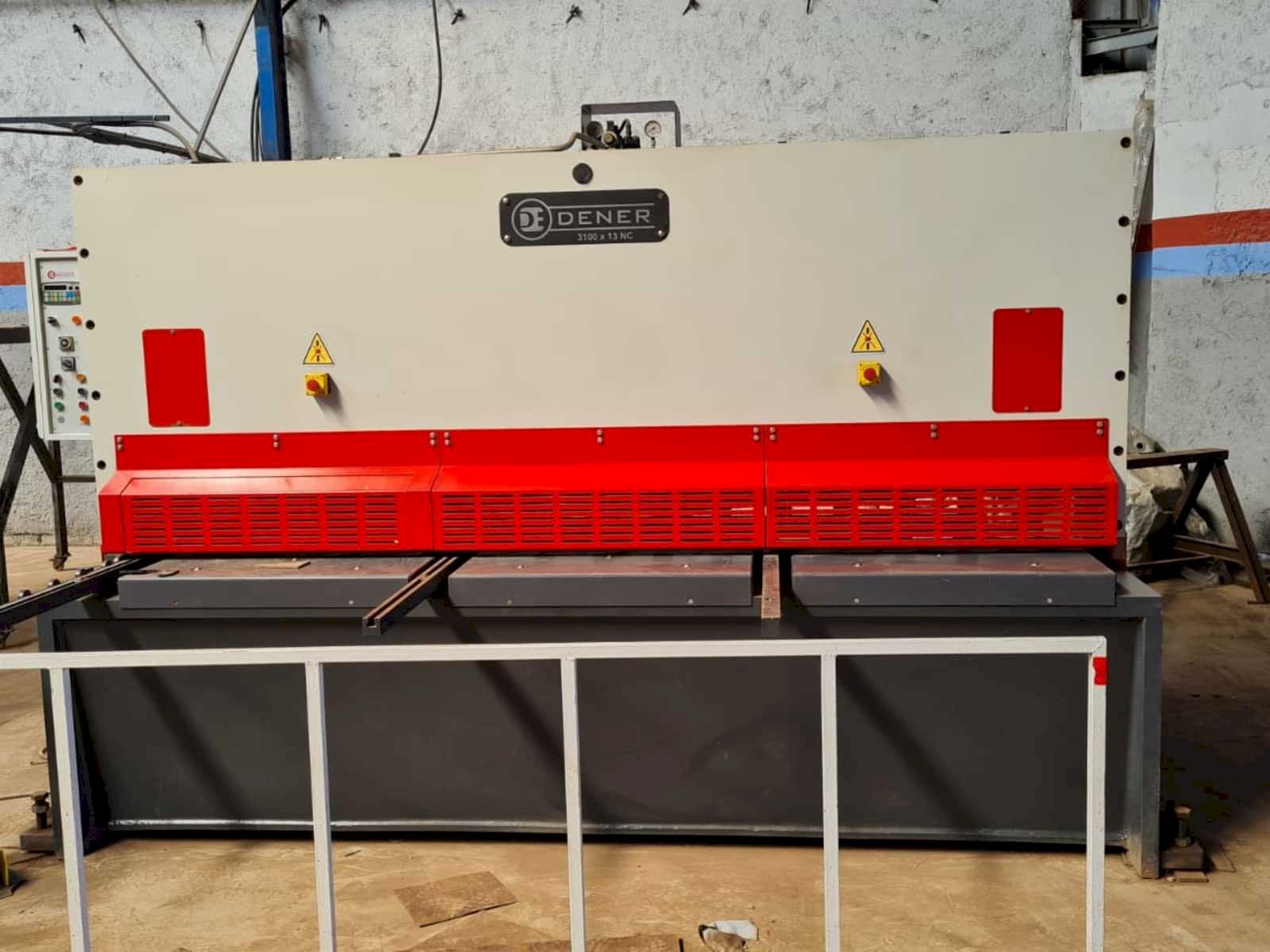 Widok z przodu maszyny DENER BS 3013