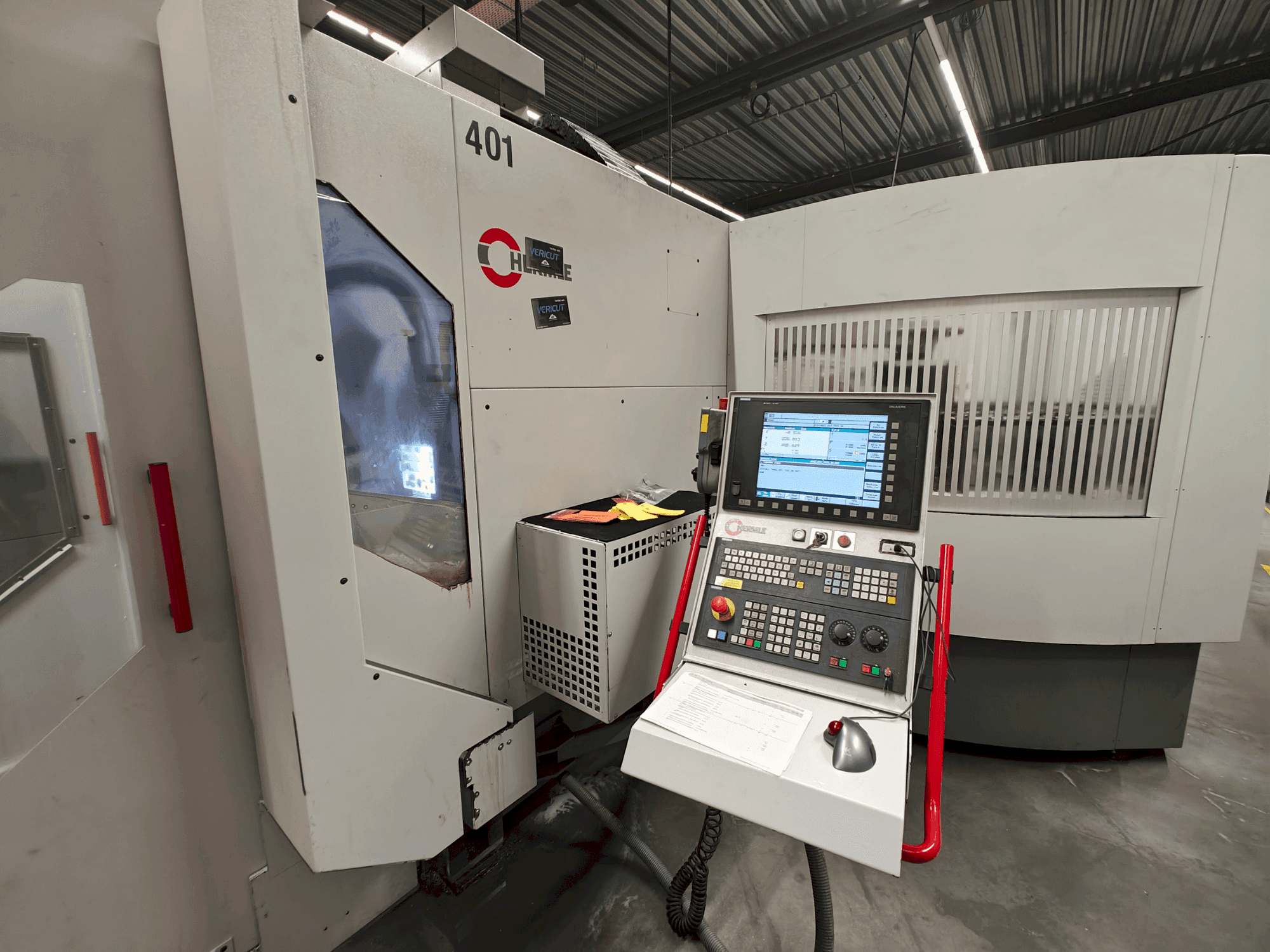 Widok z przodu maszyny HERMLE C 40 U