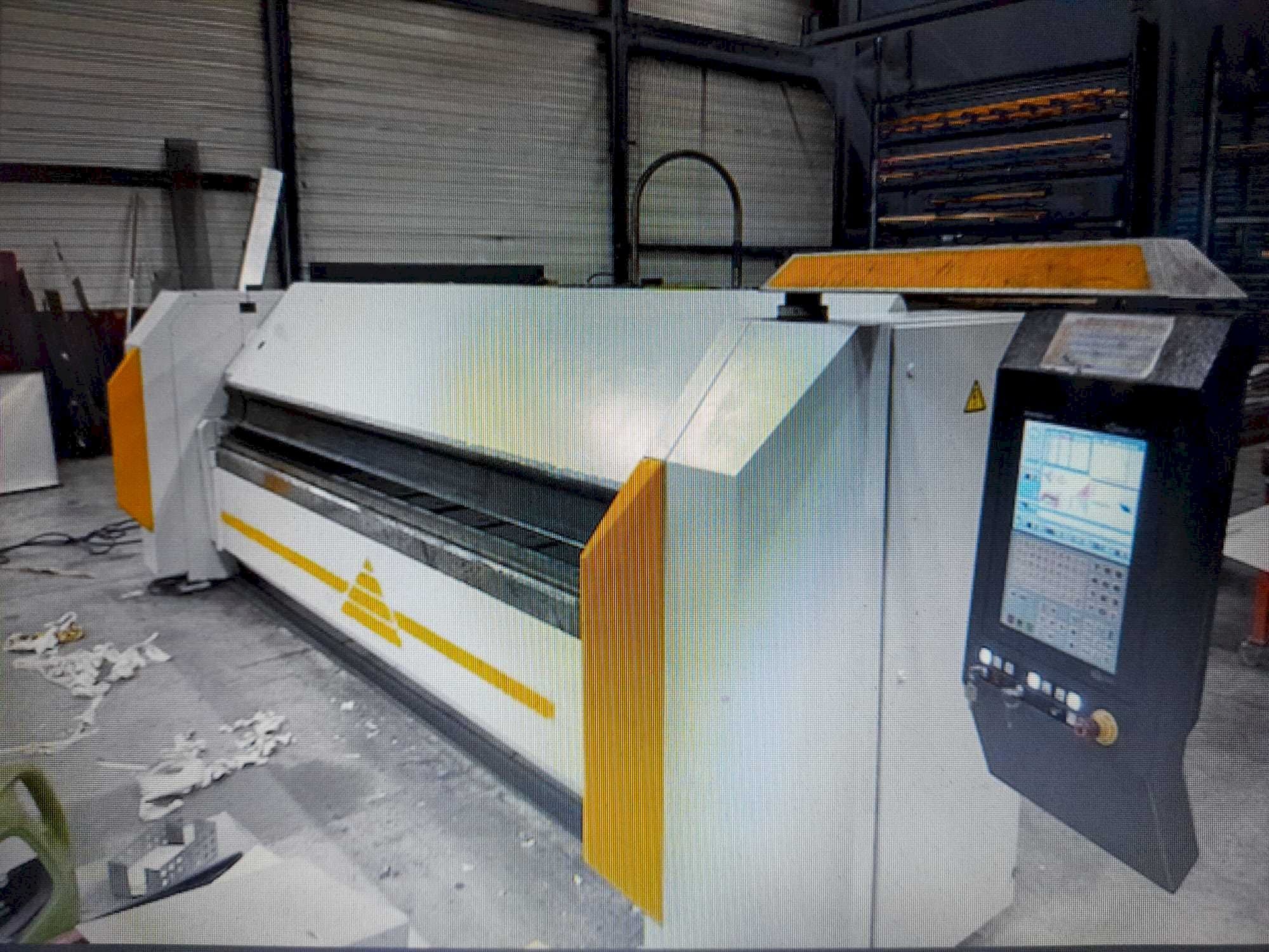 Widok z przodu maszyny RAS 73.40 flexibend