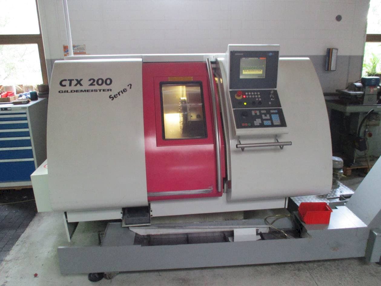 Widok z przodu maszyny Gildemeister CTX 200