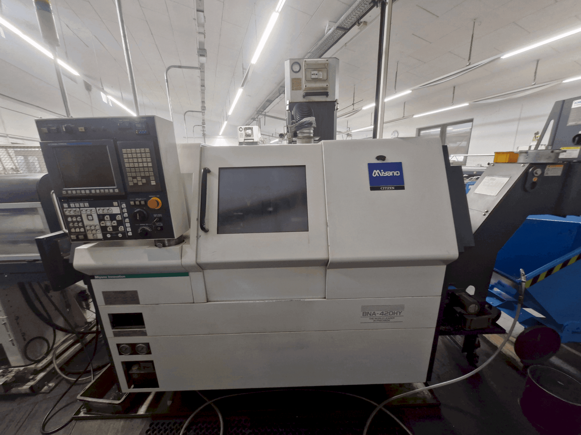 Widok z przodu maszyny Miyano BNA-42DHY