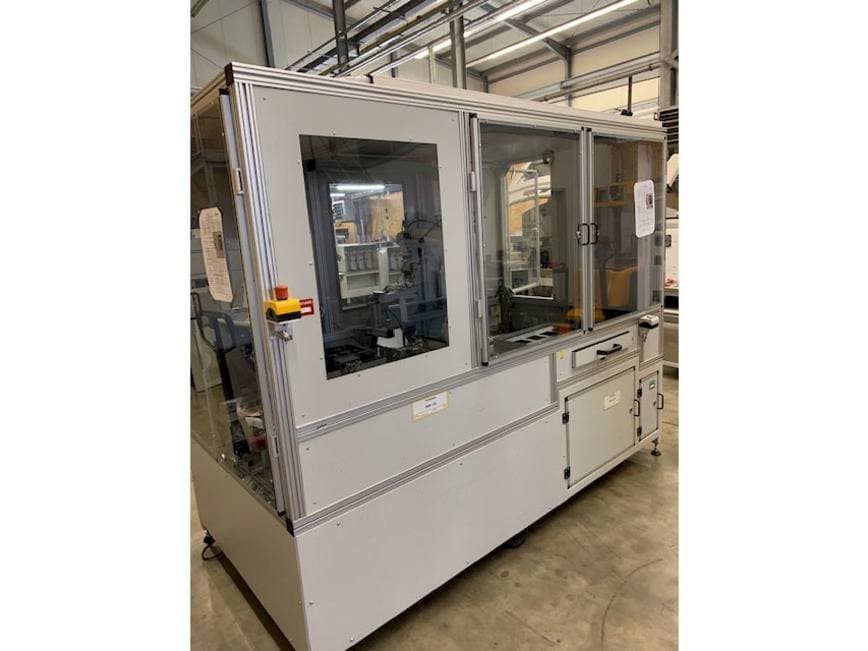 Widok lewej strony maszyny SEHO Robot cell sorting station