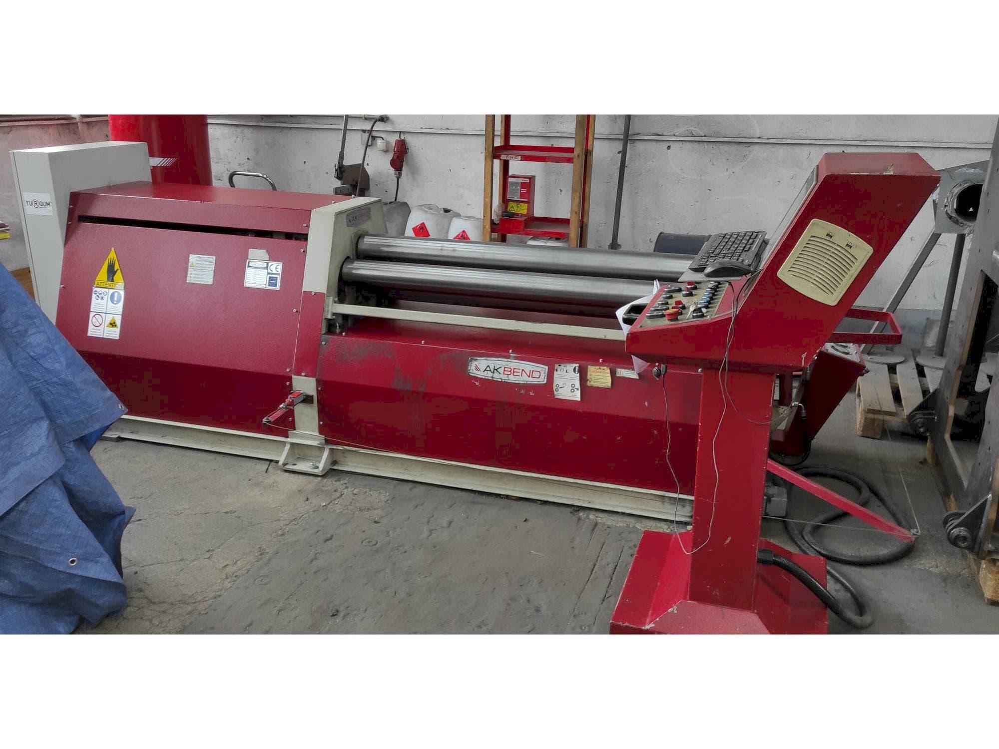 Widok z przodu maszyny AKBEND AHS 15/4-6