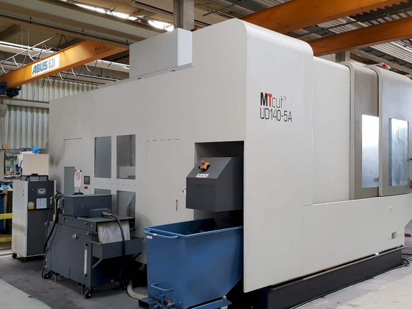 Widok z przodu maszyny MTcut UD140H-5A
