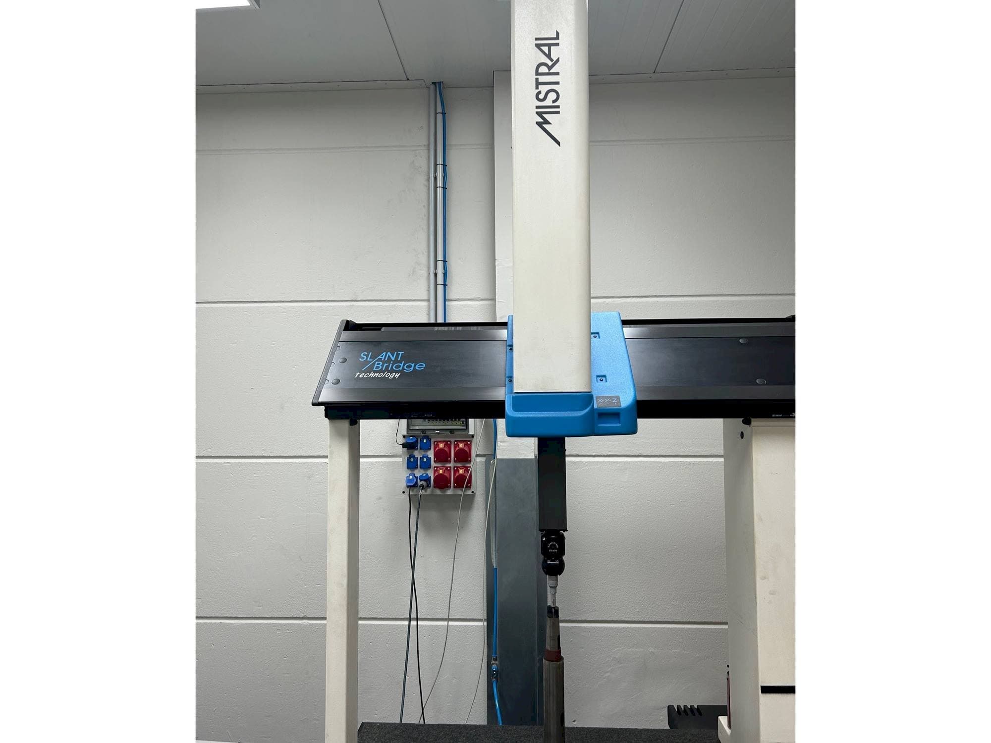 Widok z przodu maszyny DEA Mistrall