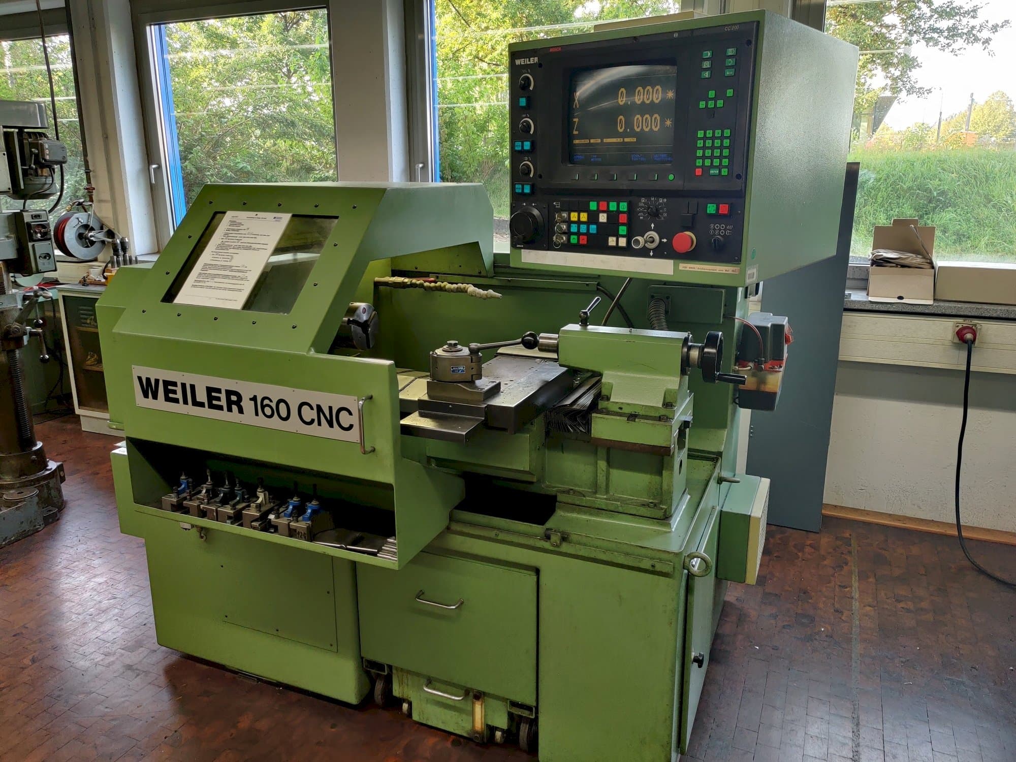 Widok z przodu maszyny Weiler 160 CNC