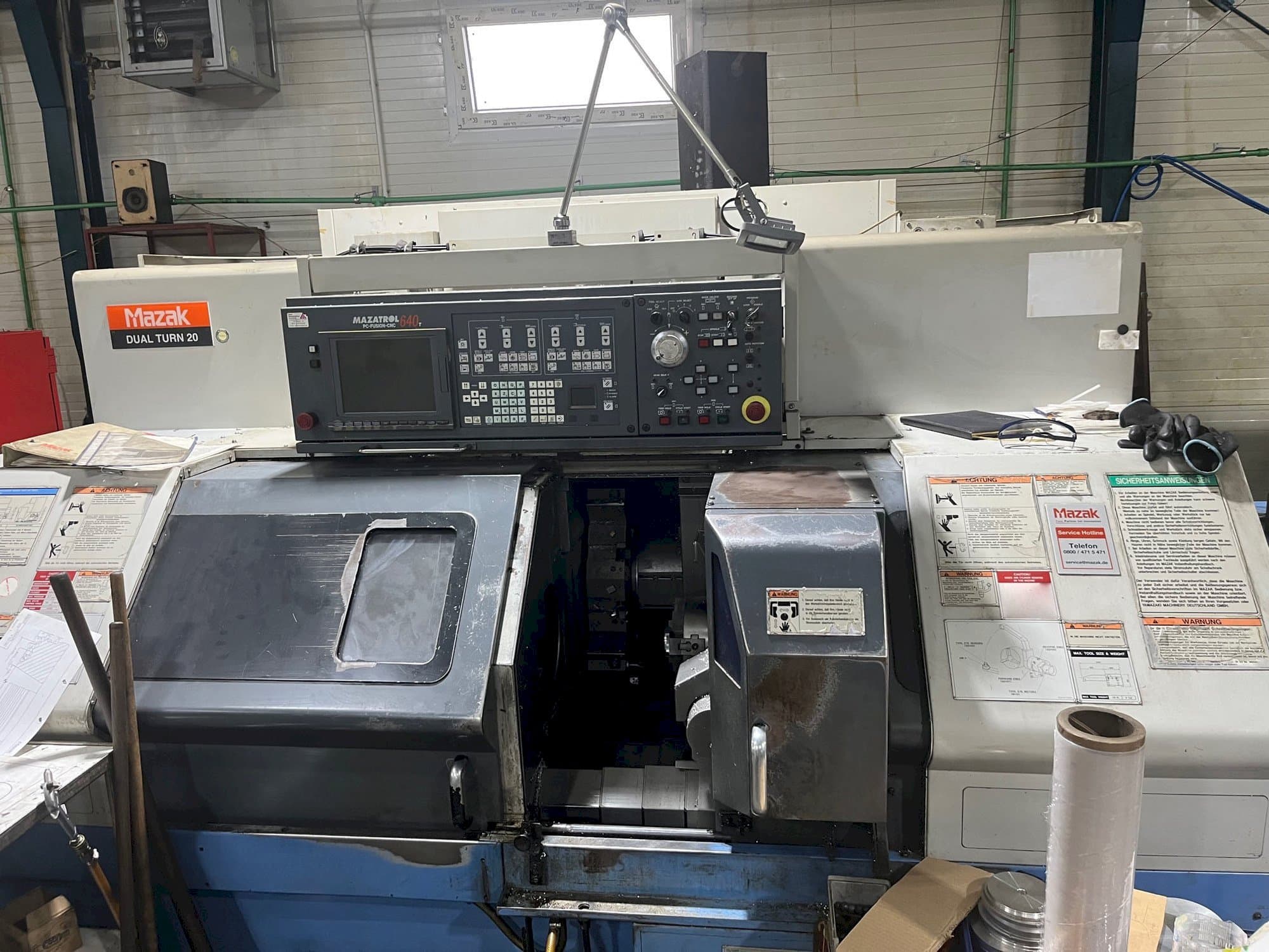 Widok z przodu maszyny Mazak Dual Turn 20