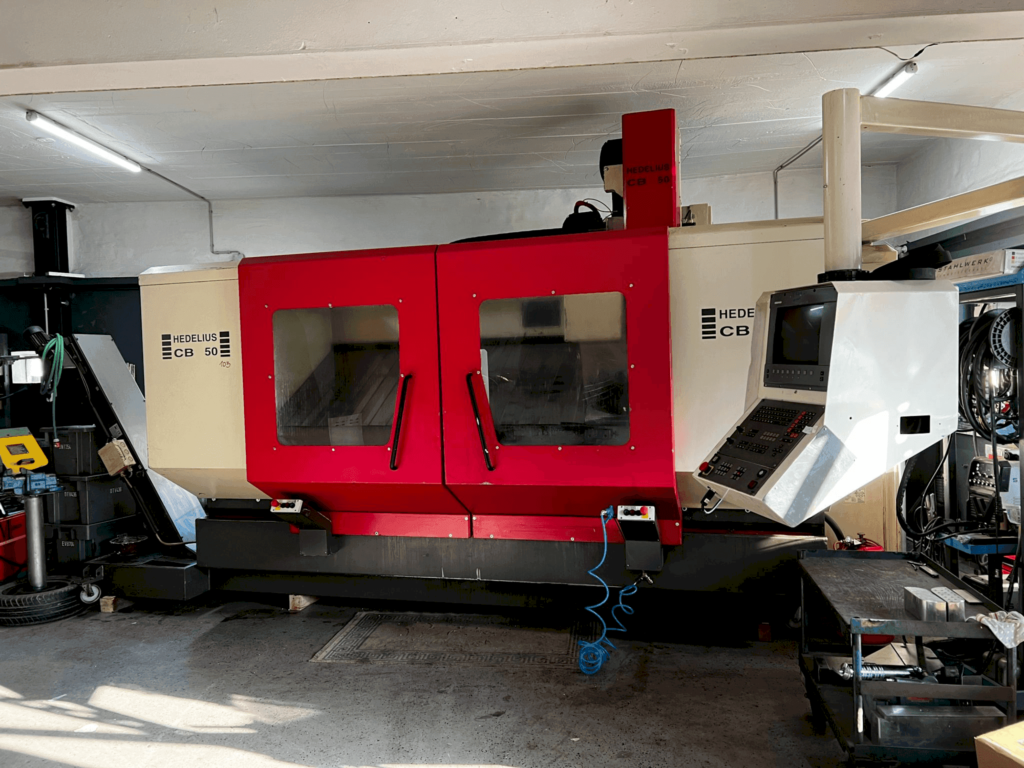 Widok z przodu maszyny HEDELIUS CB 50