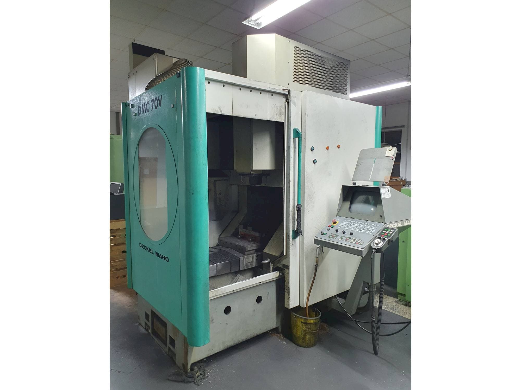 Widok z przodu maszyny DMG DMC 70 V