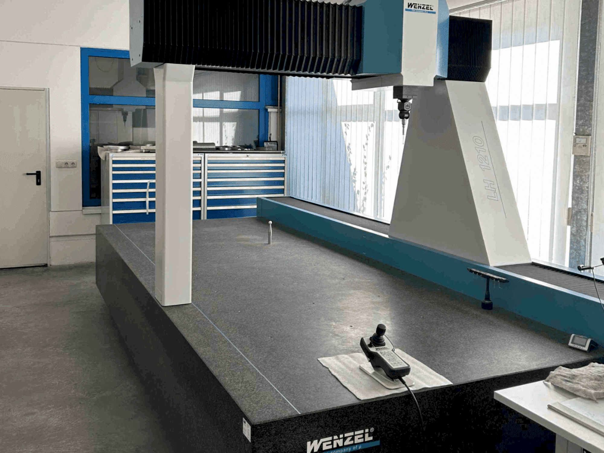 Widok z przodu maszyny Wenzel LH 1210