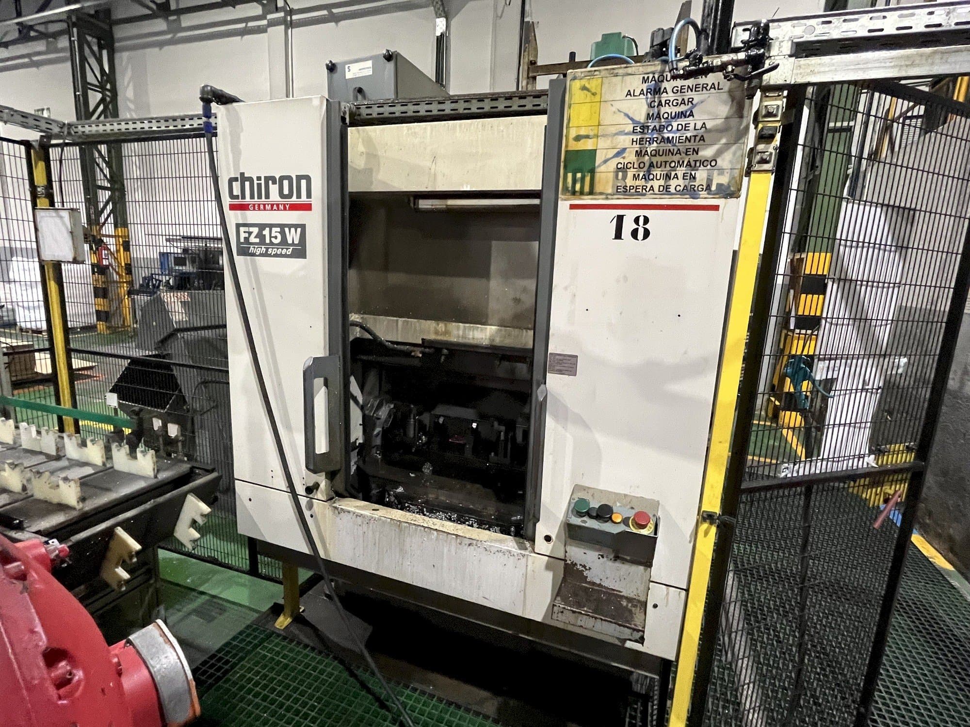 Widok z przodu maszyny CHIRON FZ15W