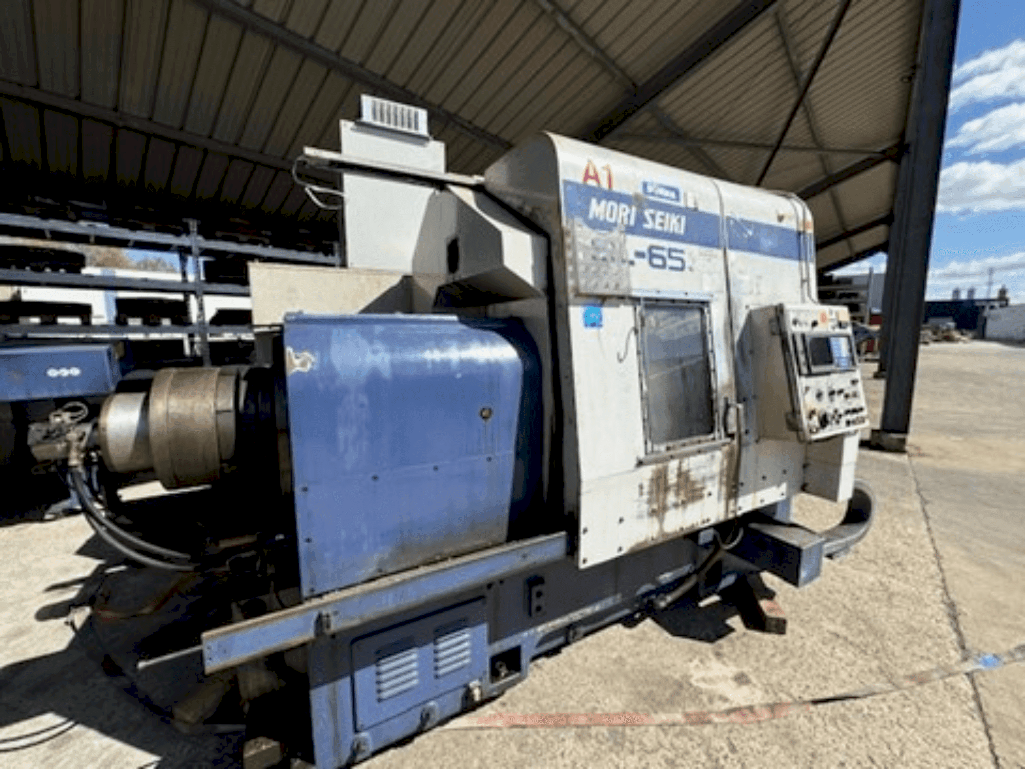 Widok z przodu maszyny MORI SEIKI SL-65C