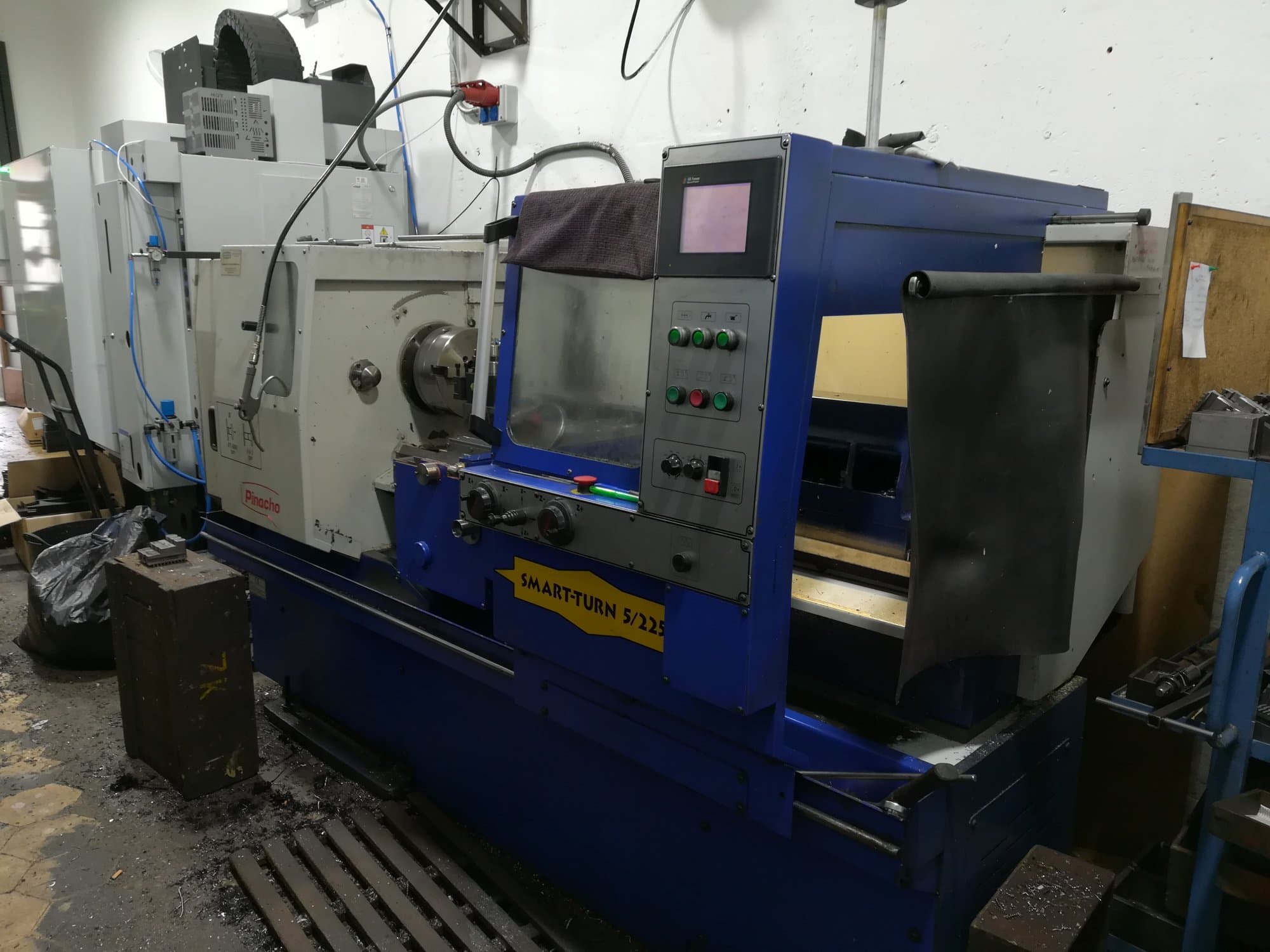 Widok z przodu maszyny Pinacho Smart-Turn 5/225