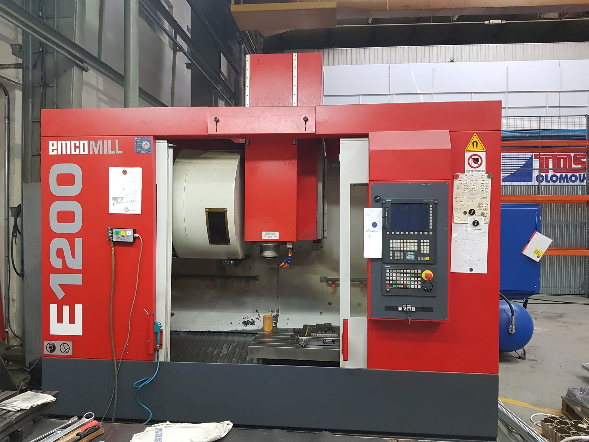 Widok z przodu maszyny EMCO Emcomill E 1200