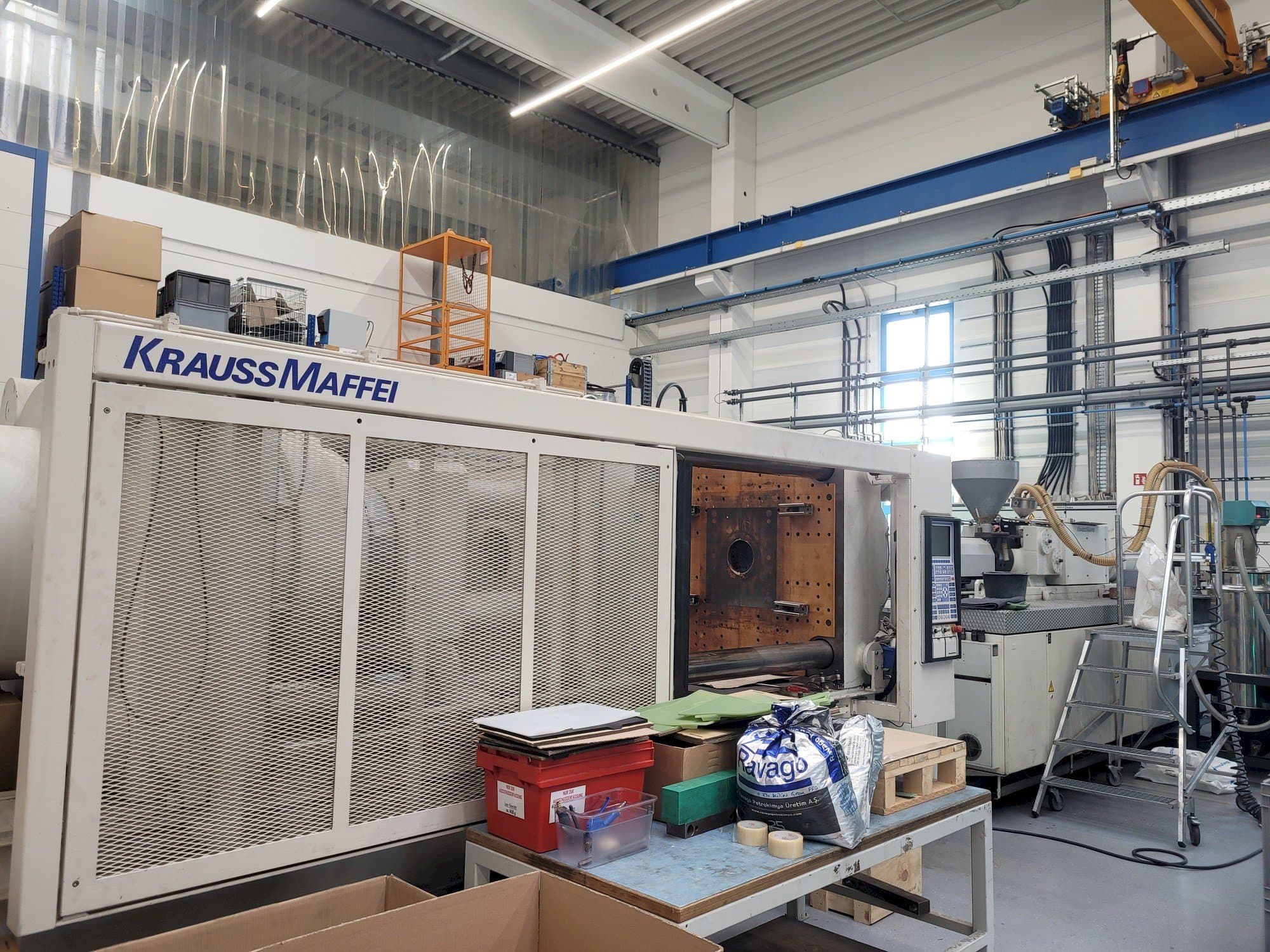 Widok z przodu maszyny Krauss Maffei 650-4350BM-MC4