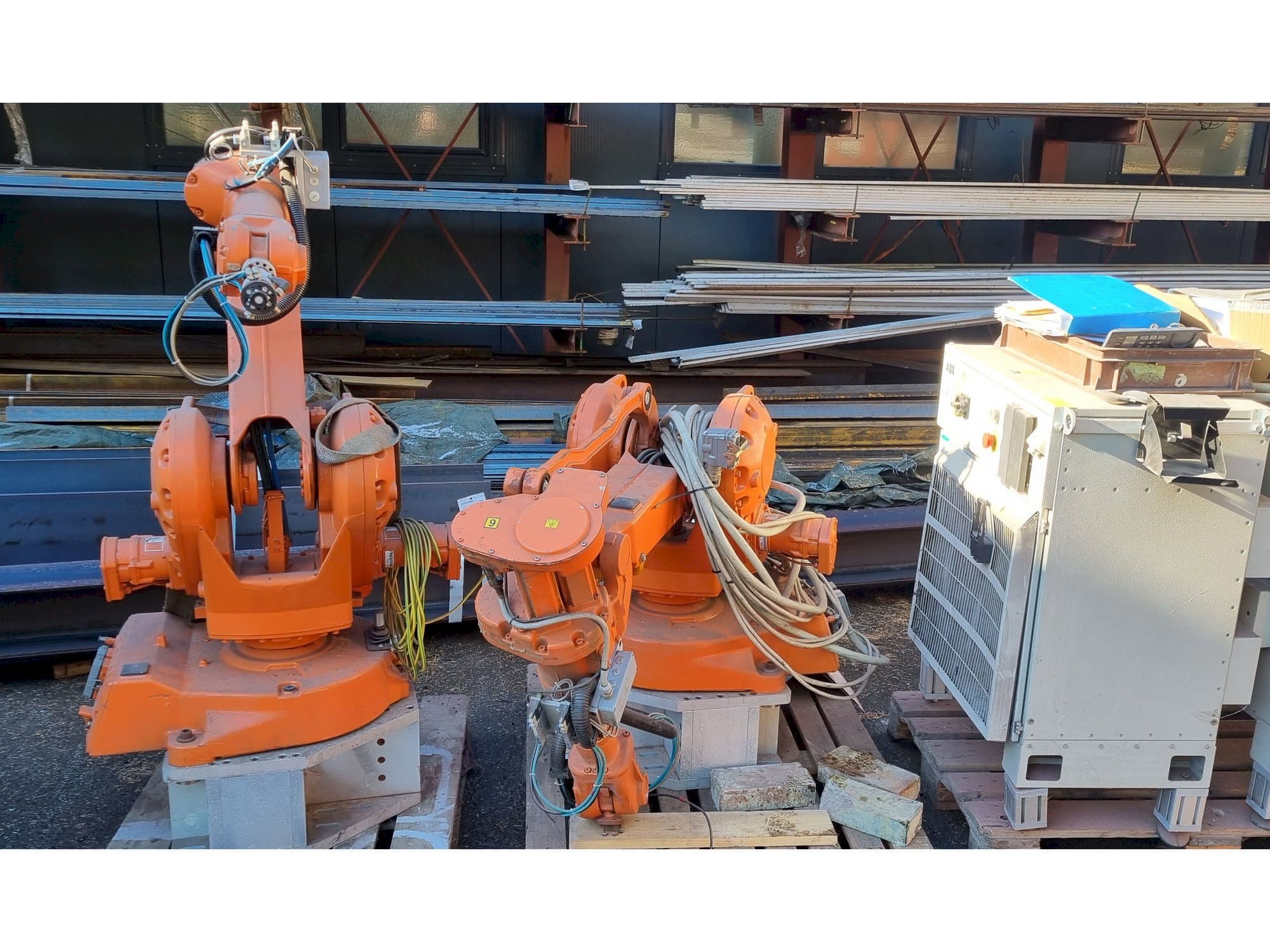 Widok z przodu maszyny ABB IRB2400 M2000