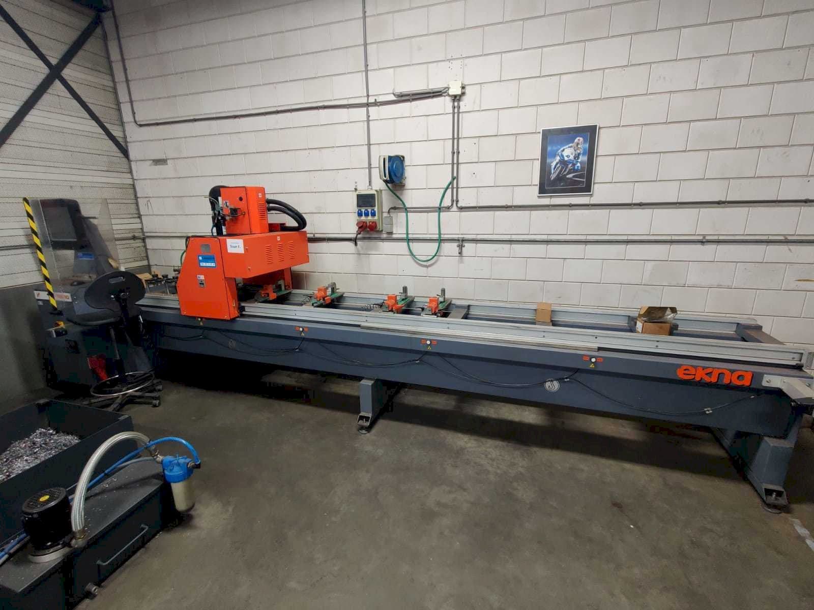 Widok z przodu maszyny Tekna TK426-1