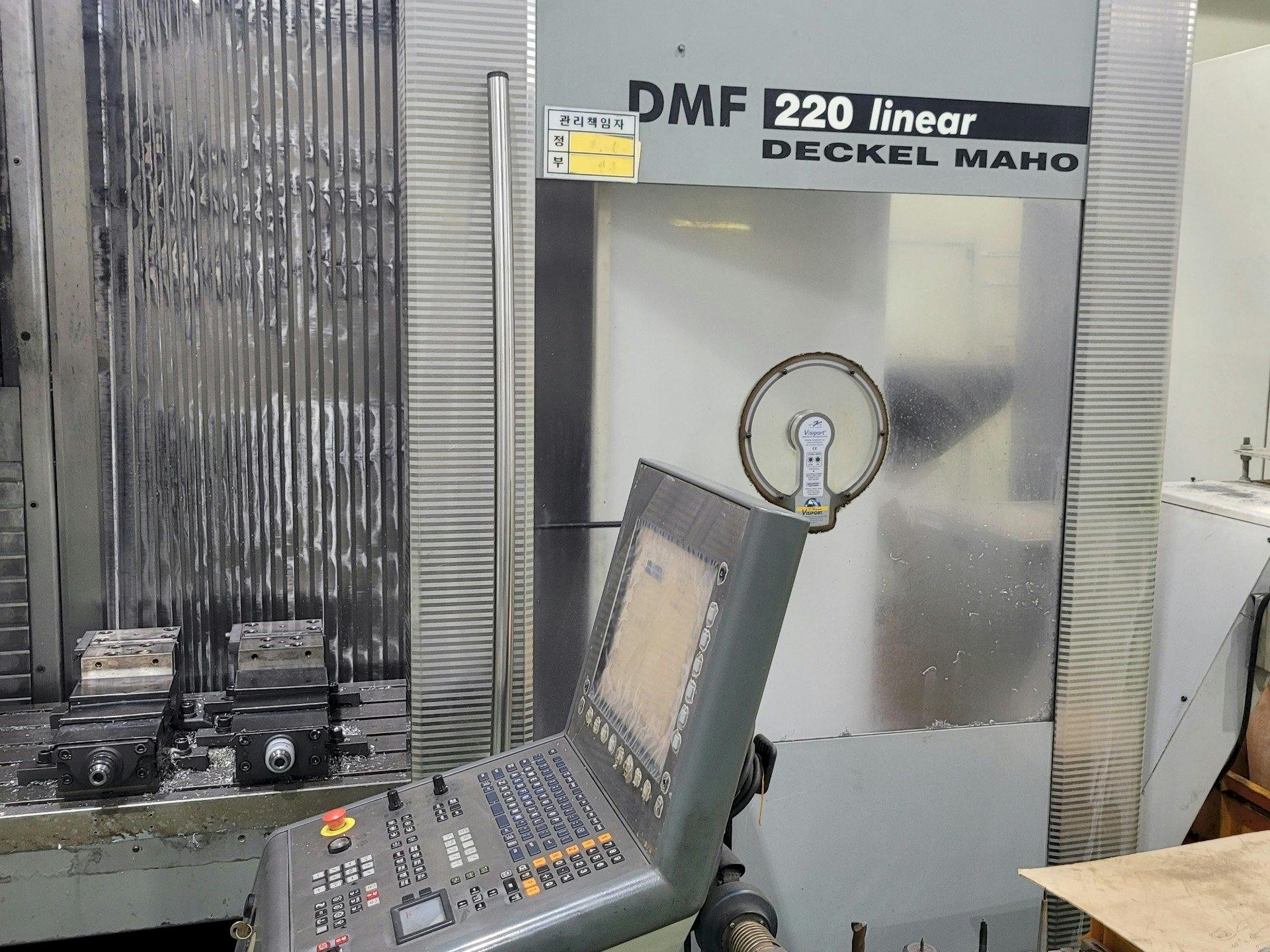 Widok z przodu maszyny DECKEL MAHO DMF 220 Linear