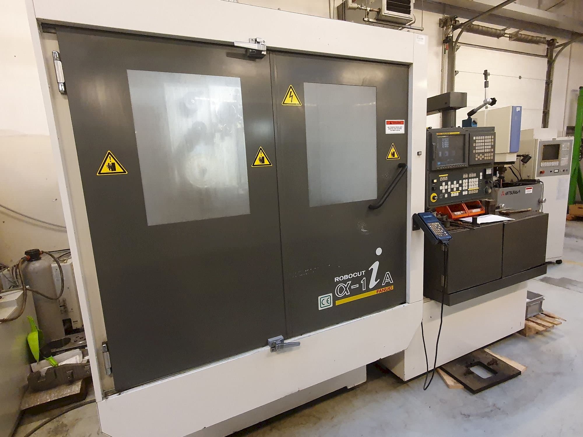 Widok z przodu maszyny FANUC Robocut Alpha-1iA