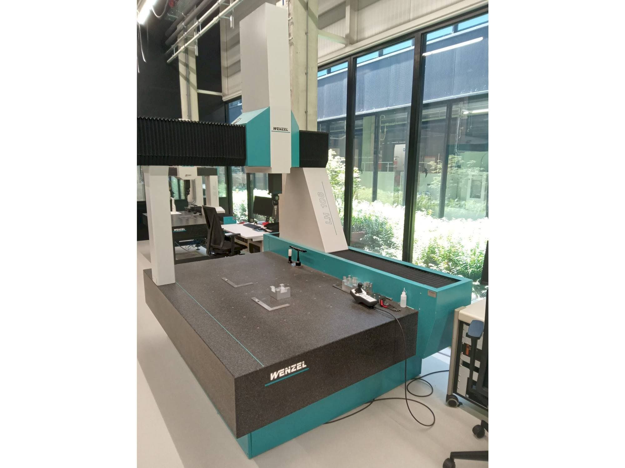 Widok z przodu maszyny Wenzel LH-108