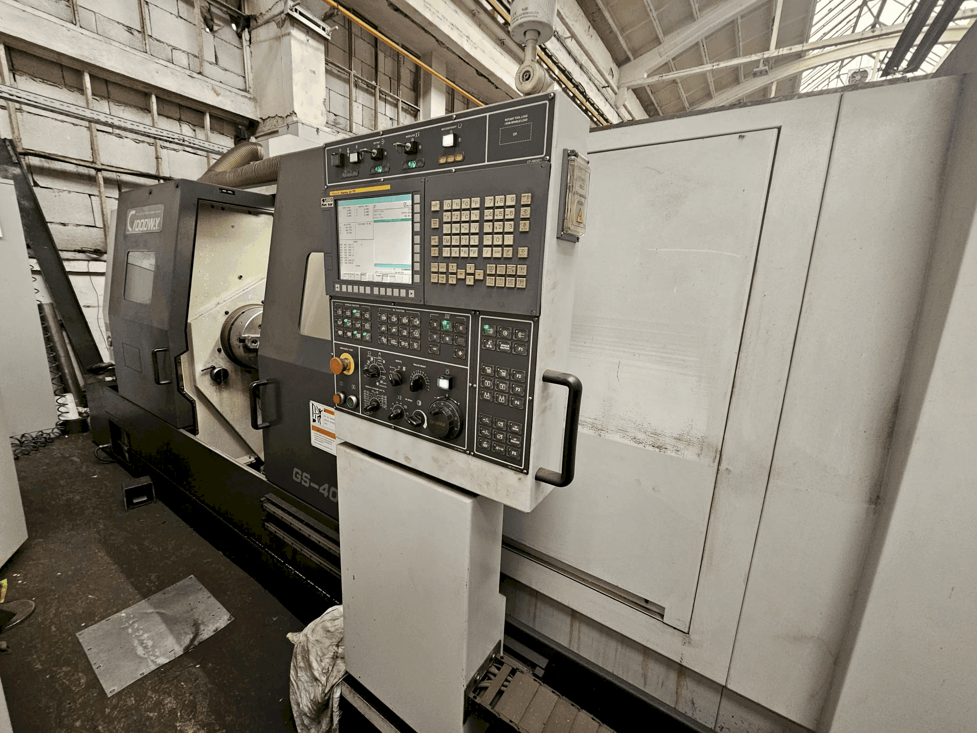 Widok z przodu maszyny Goodway GS-4000LM