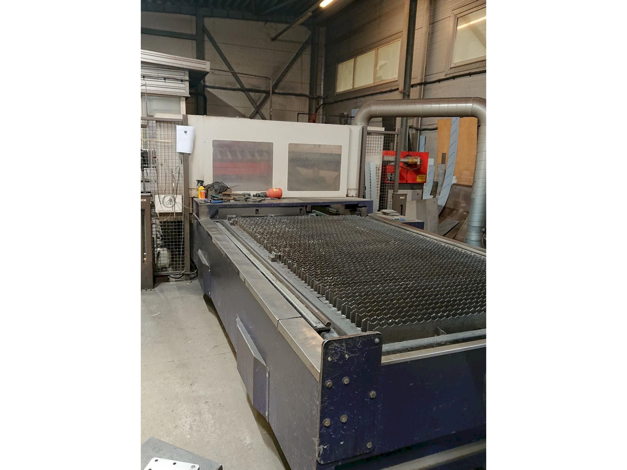 Widok z przodu maszyny Bystronic Bysprint 3015 Bylaser 3000