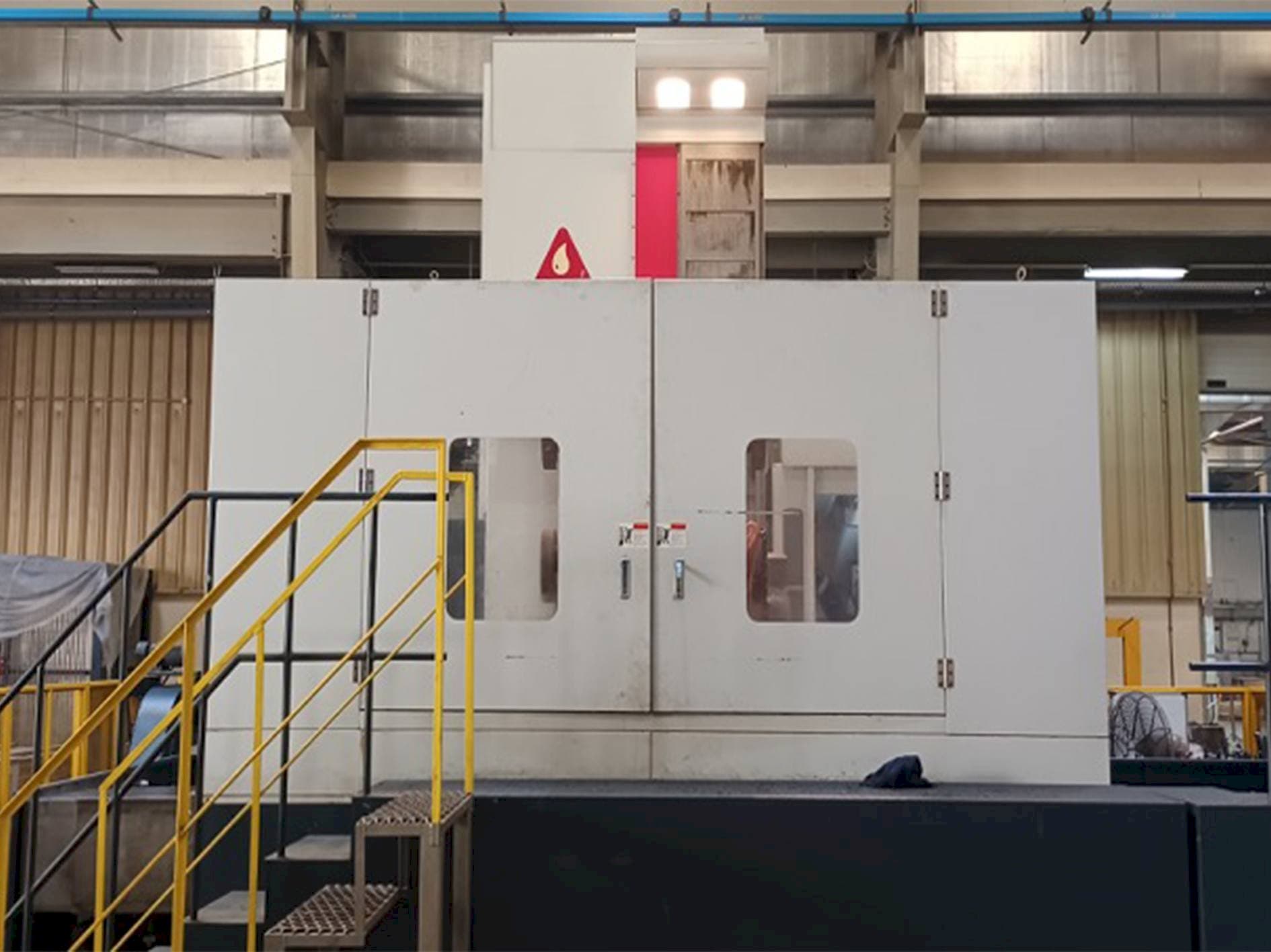 Widok z przodu maszyny YOU JI HBM130/3022