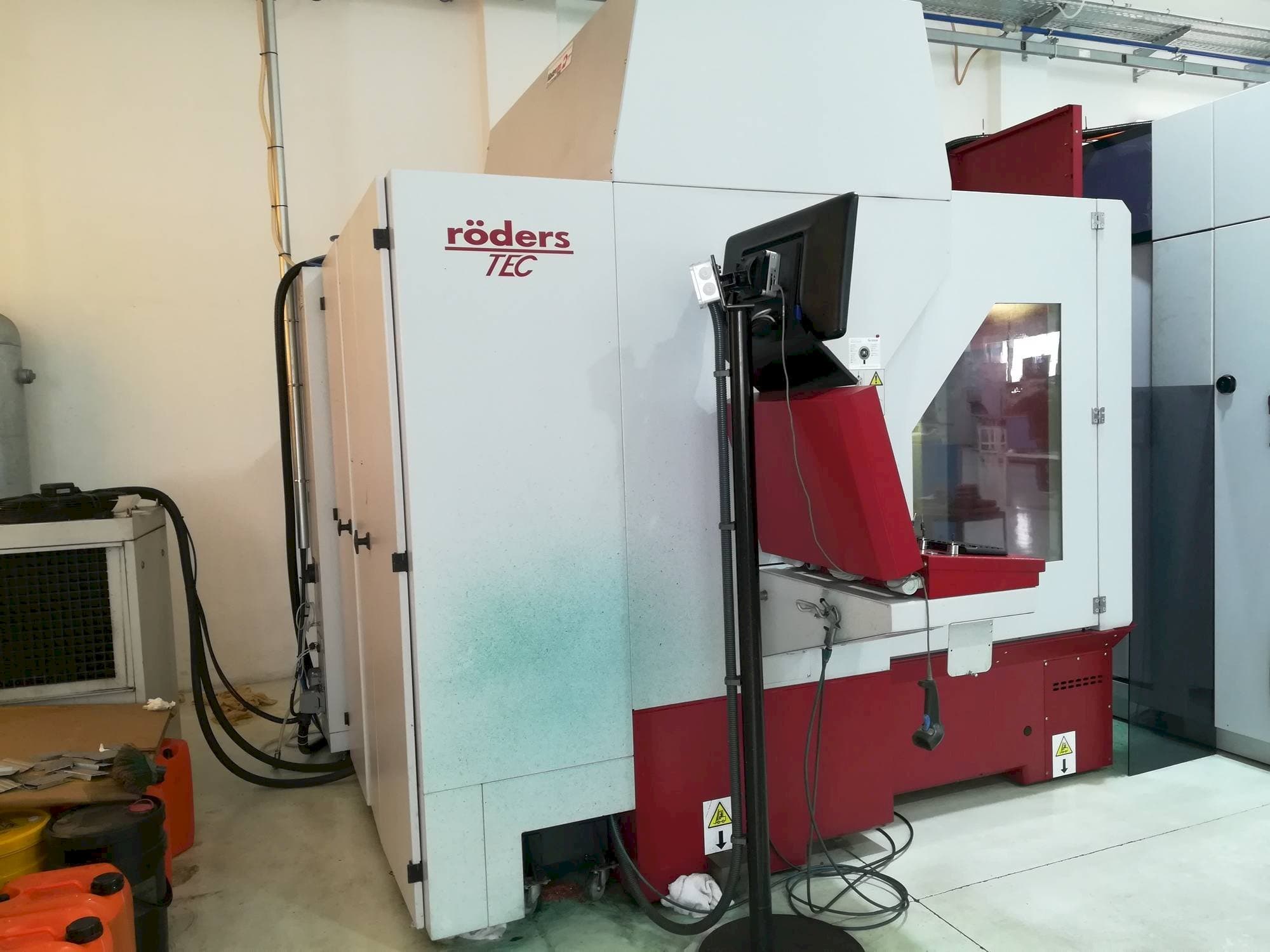 Widok z przodu maszyny Röders RXP 801