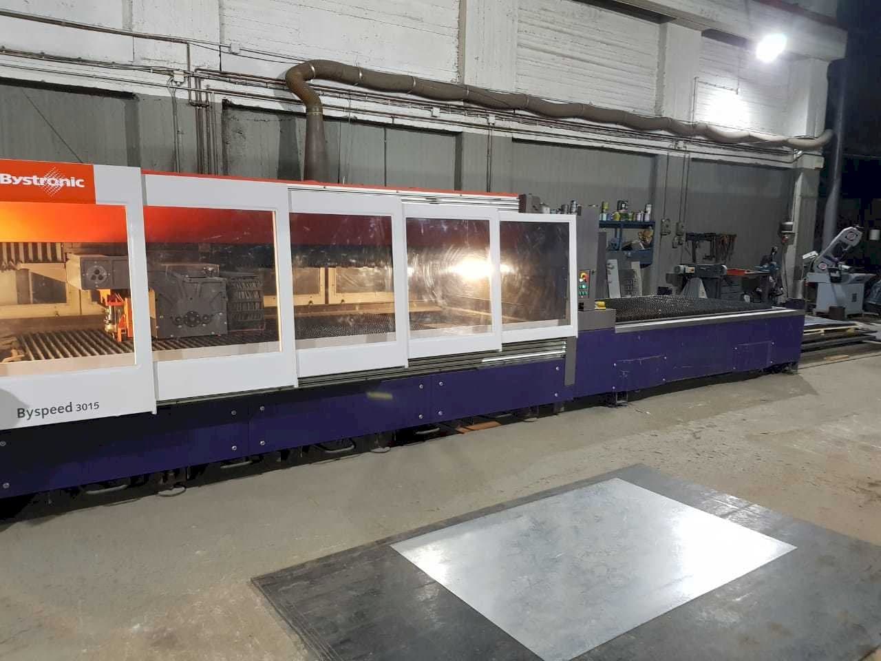 Widok z przodu maszyny Bystronic BySpeed 3015